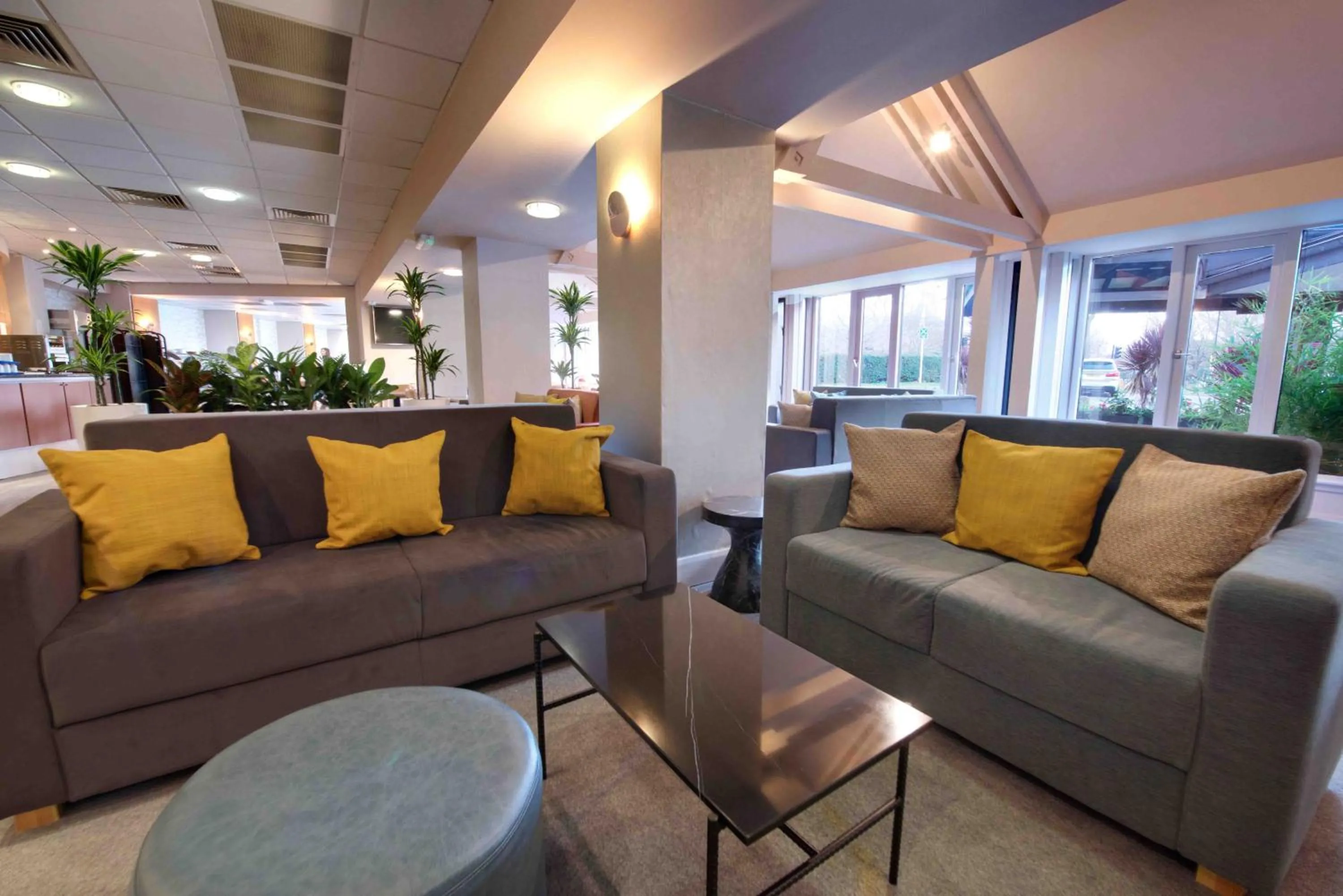 Lounge or bar, Seating Area in Waterloo Hub Hotel and Suites