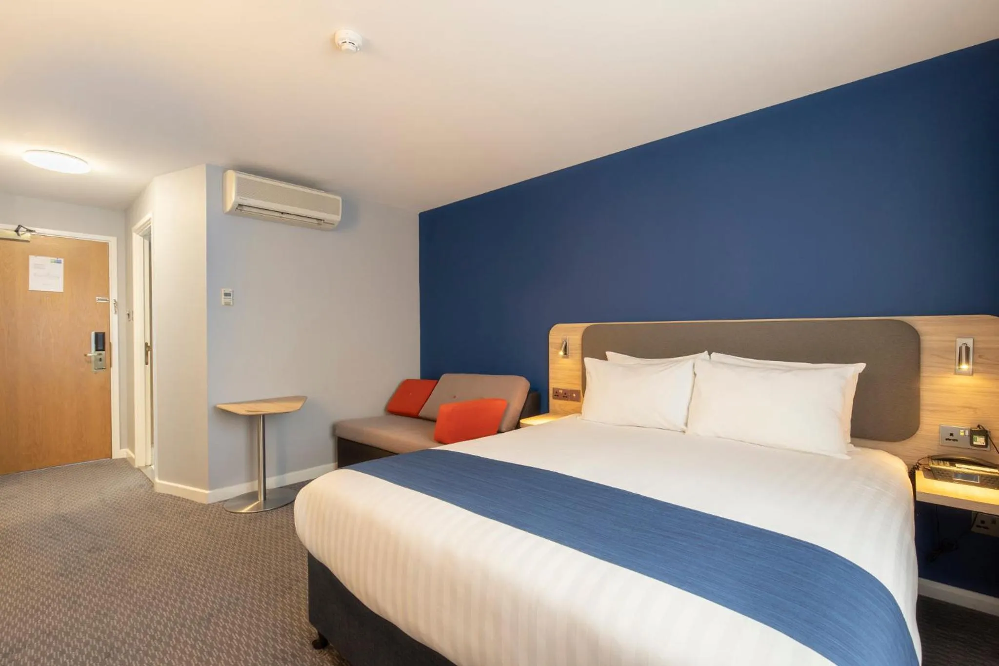 Photo of the whole room, Bed in Holiday Inn Express Poole by IHG