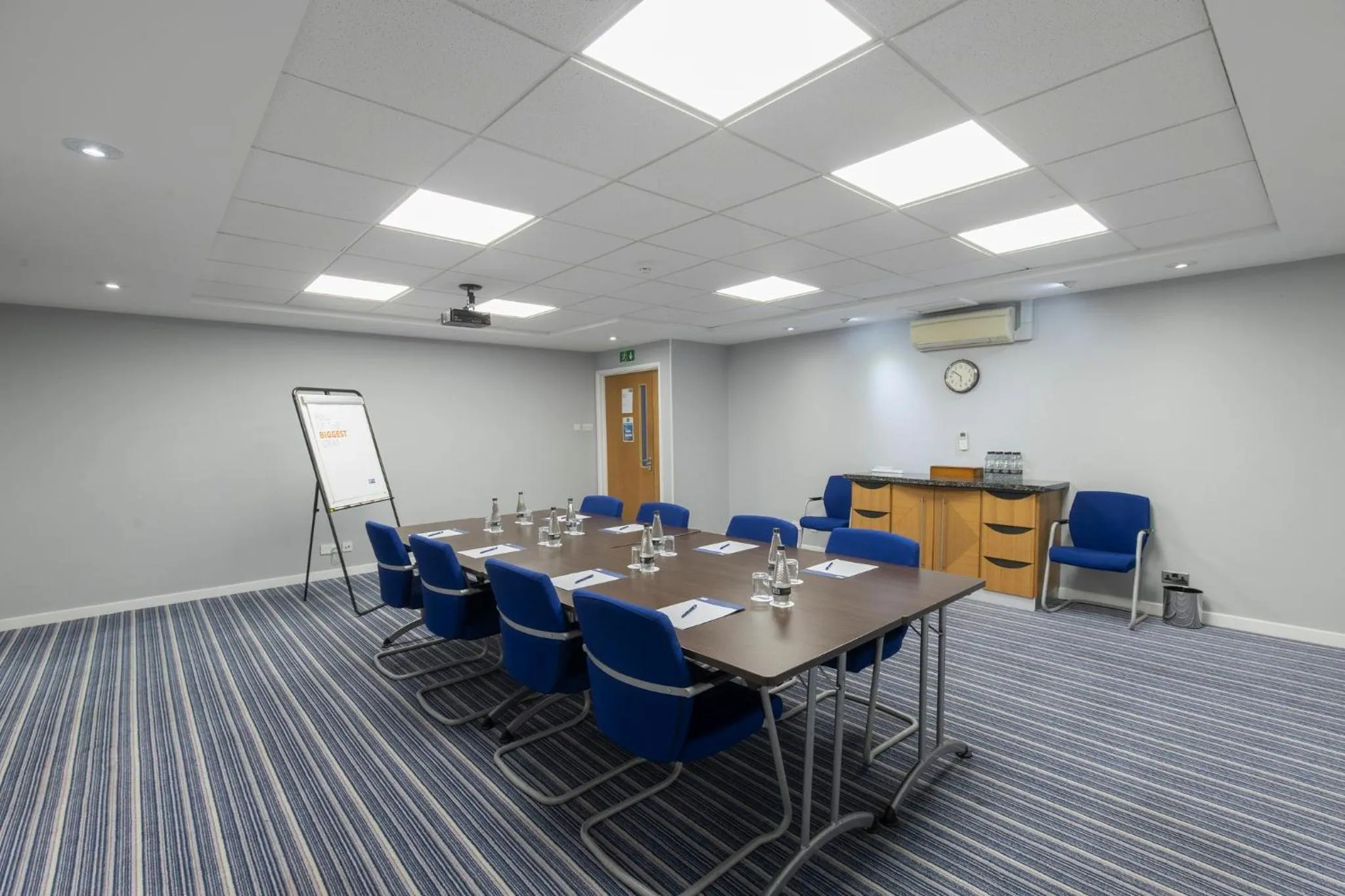 Meeting/conference room in Holiday Inn Express Poole by IHG
