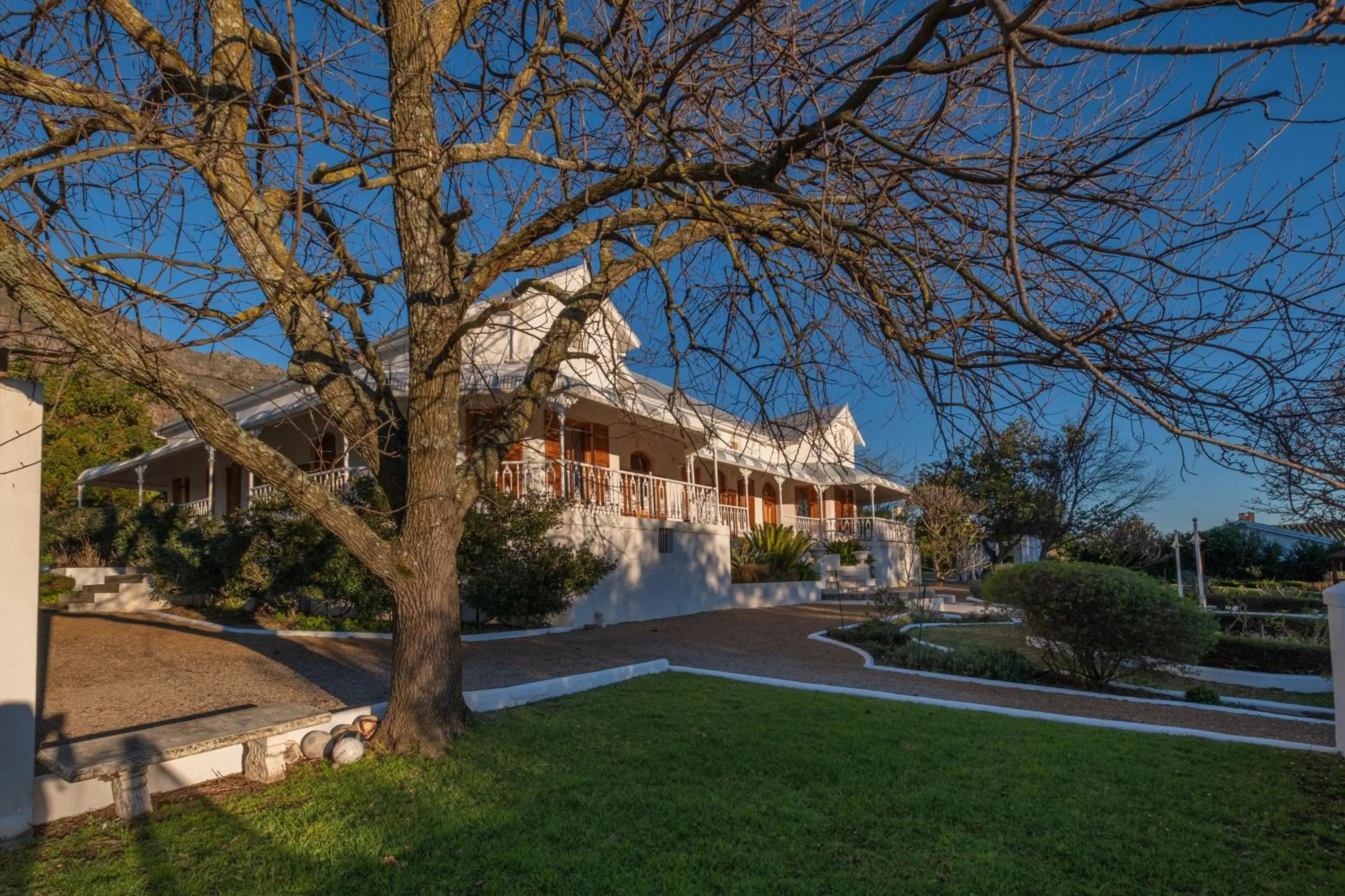 Garden in Merindol Manor