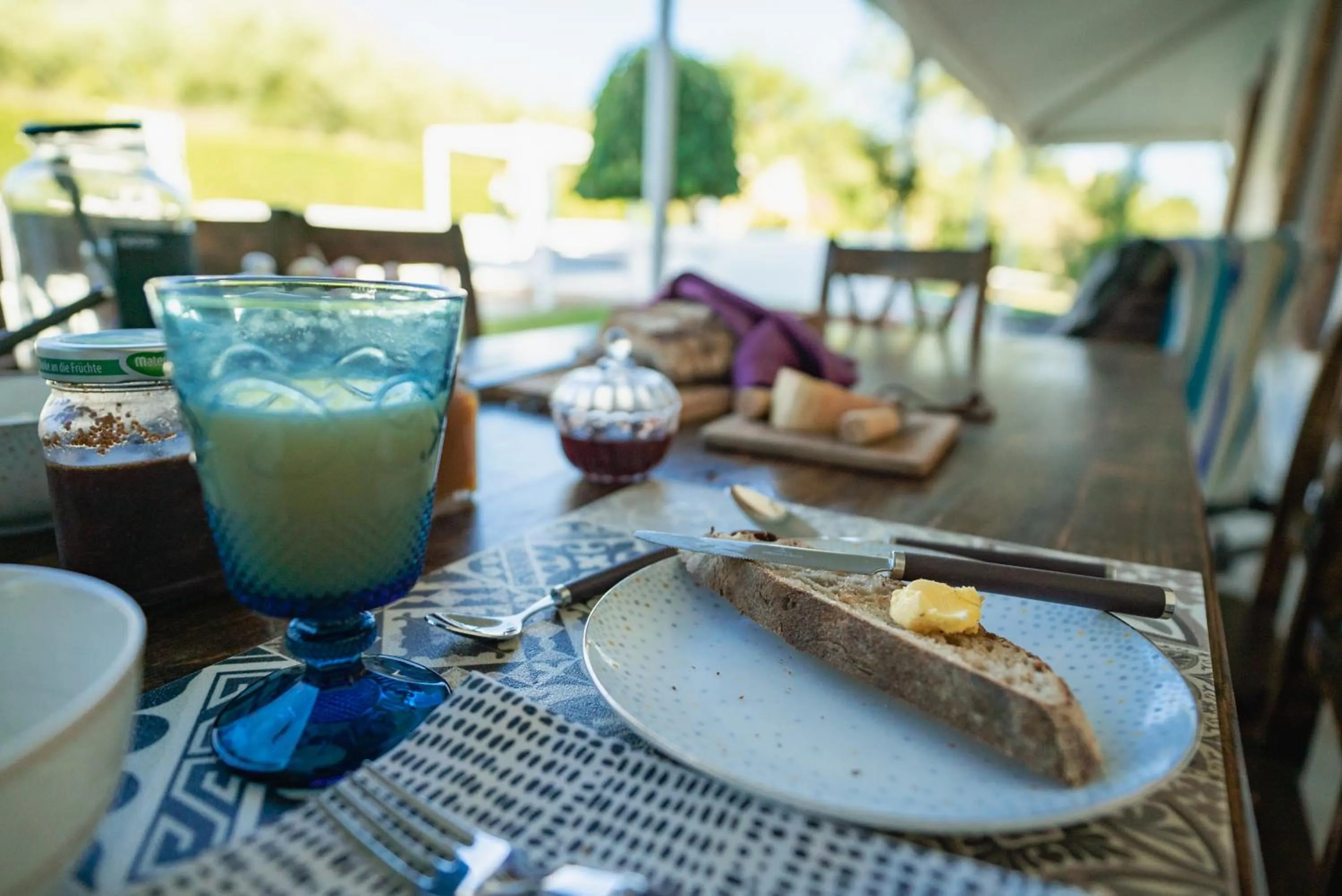 Breakfast in Merindol Manor