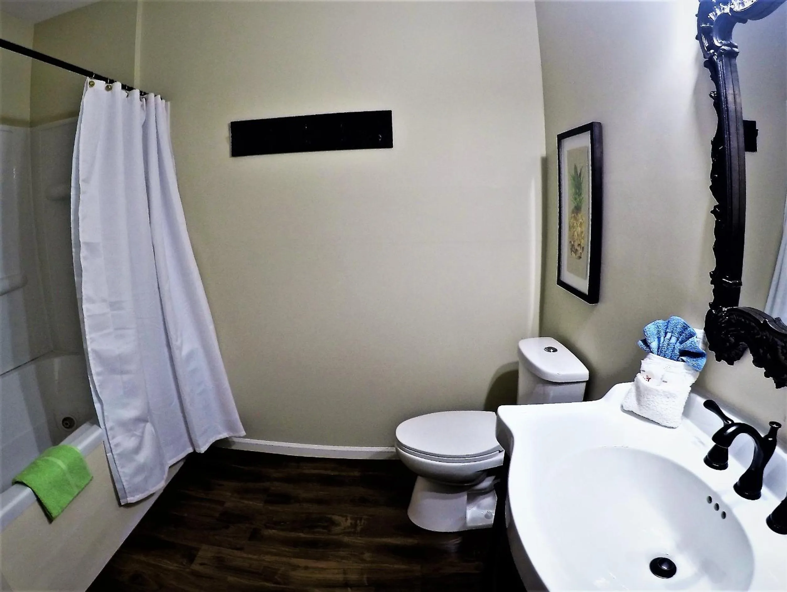 Toilet in Bradford House Bed and Breakfast