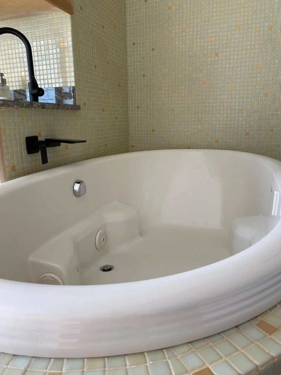 Bath in Pikes Peak Paradise Bed and Breakfast