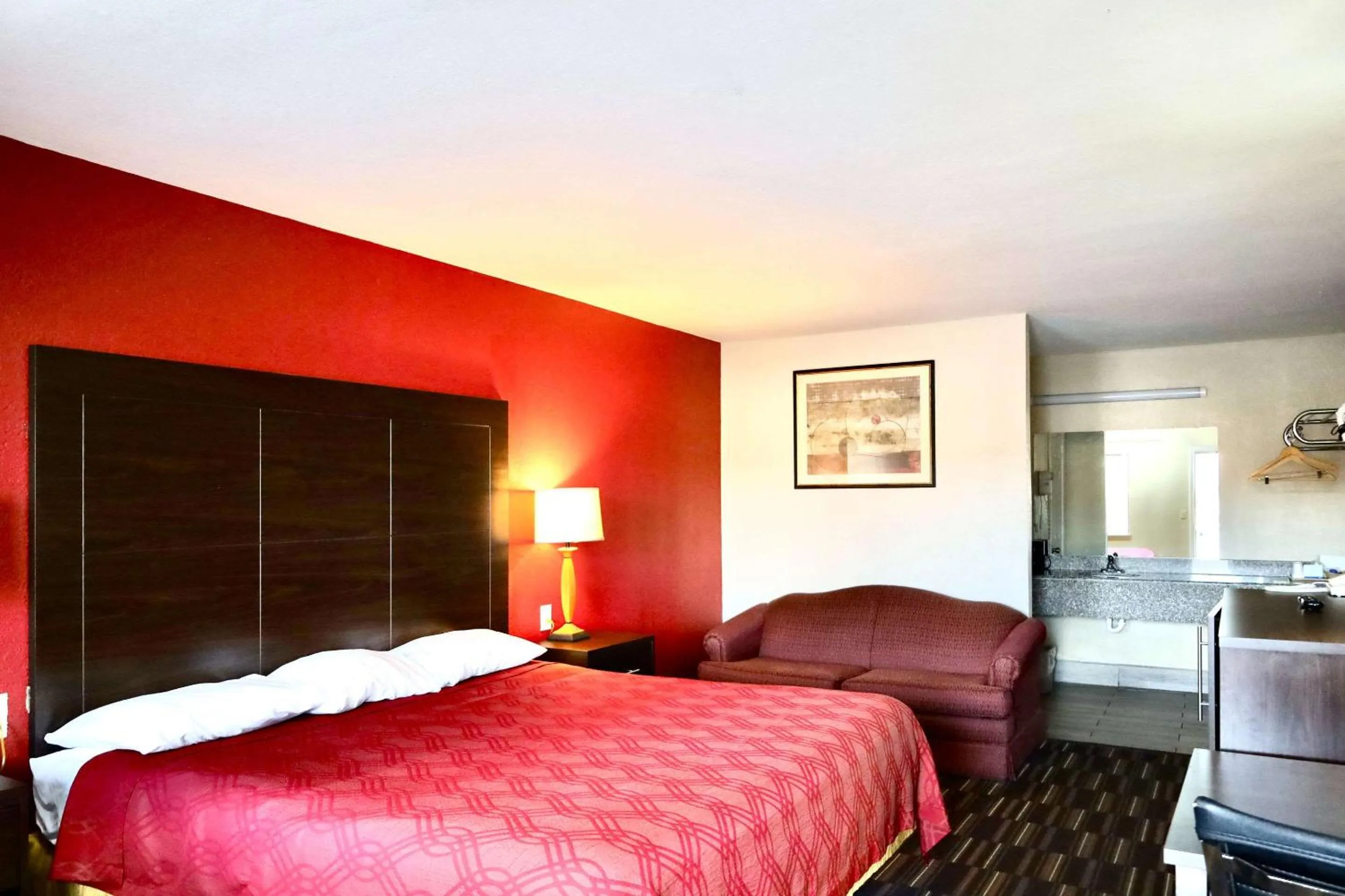 Bedroom, Bed in Rodeway Inn Pauls Valley