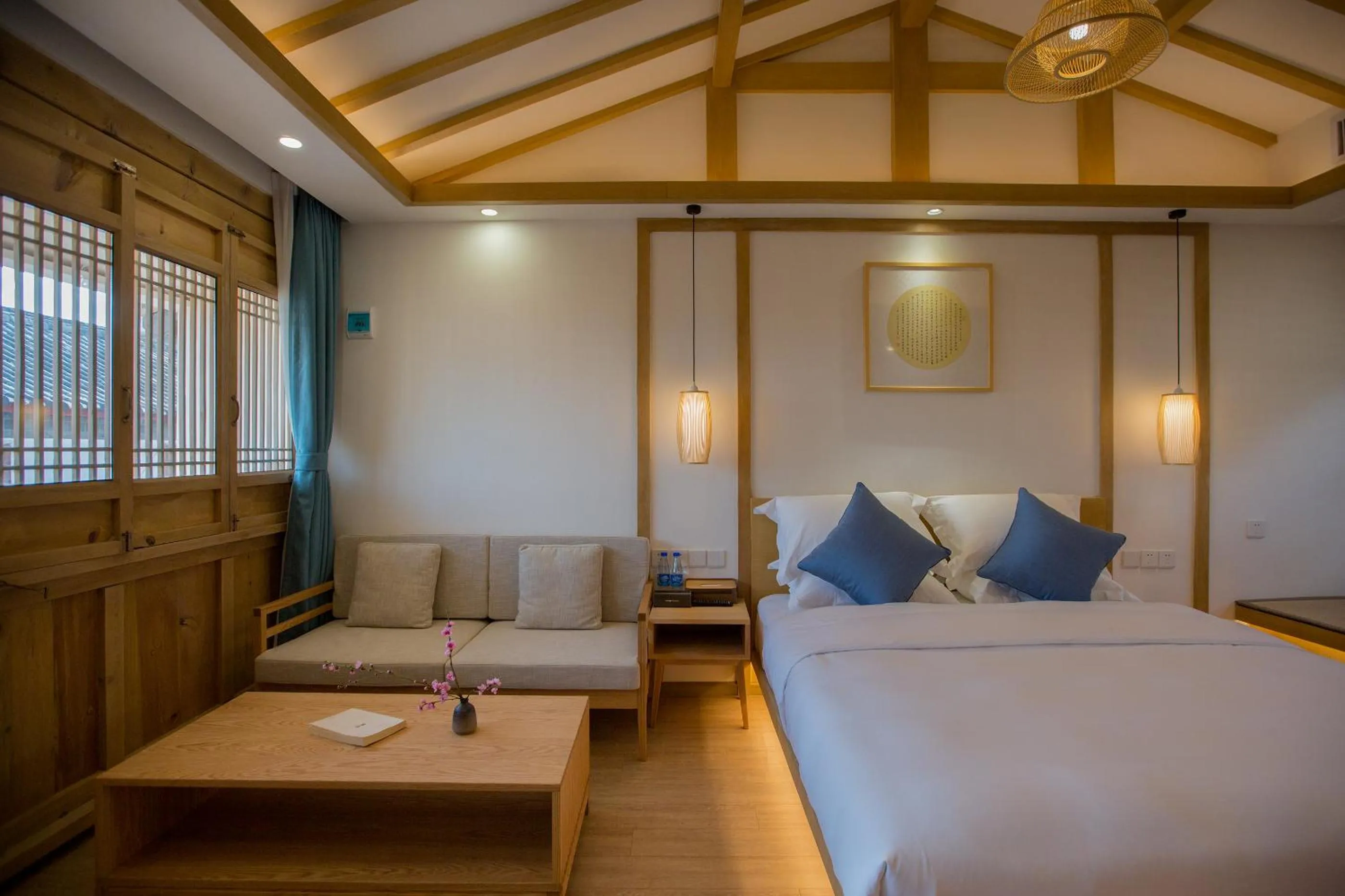 Decorative detail, Bed in Jianshe Inn