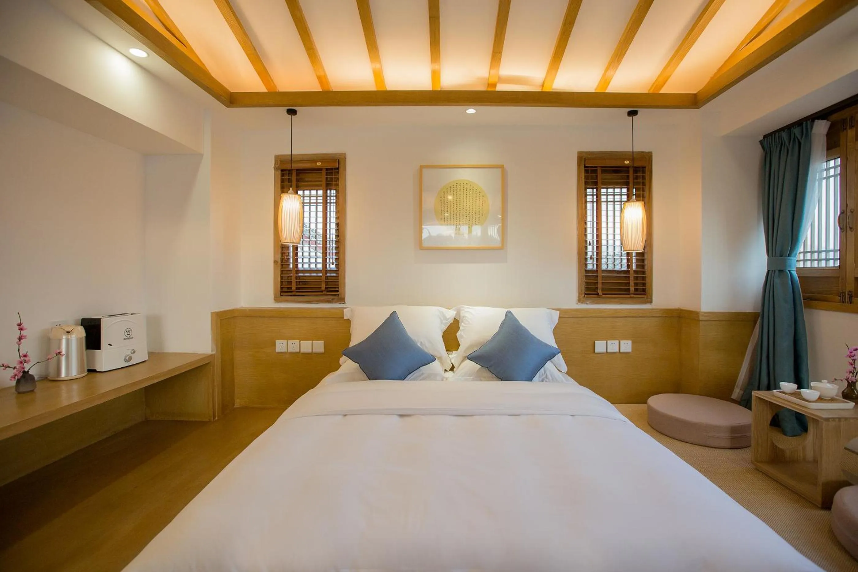 Photo of the whole room, Bed in Jianshe Inn