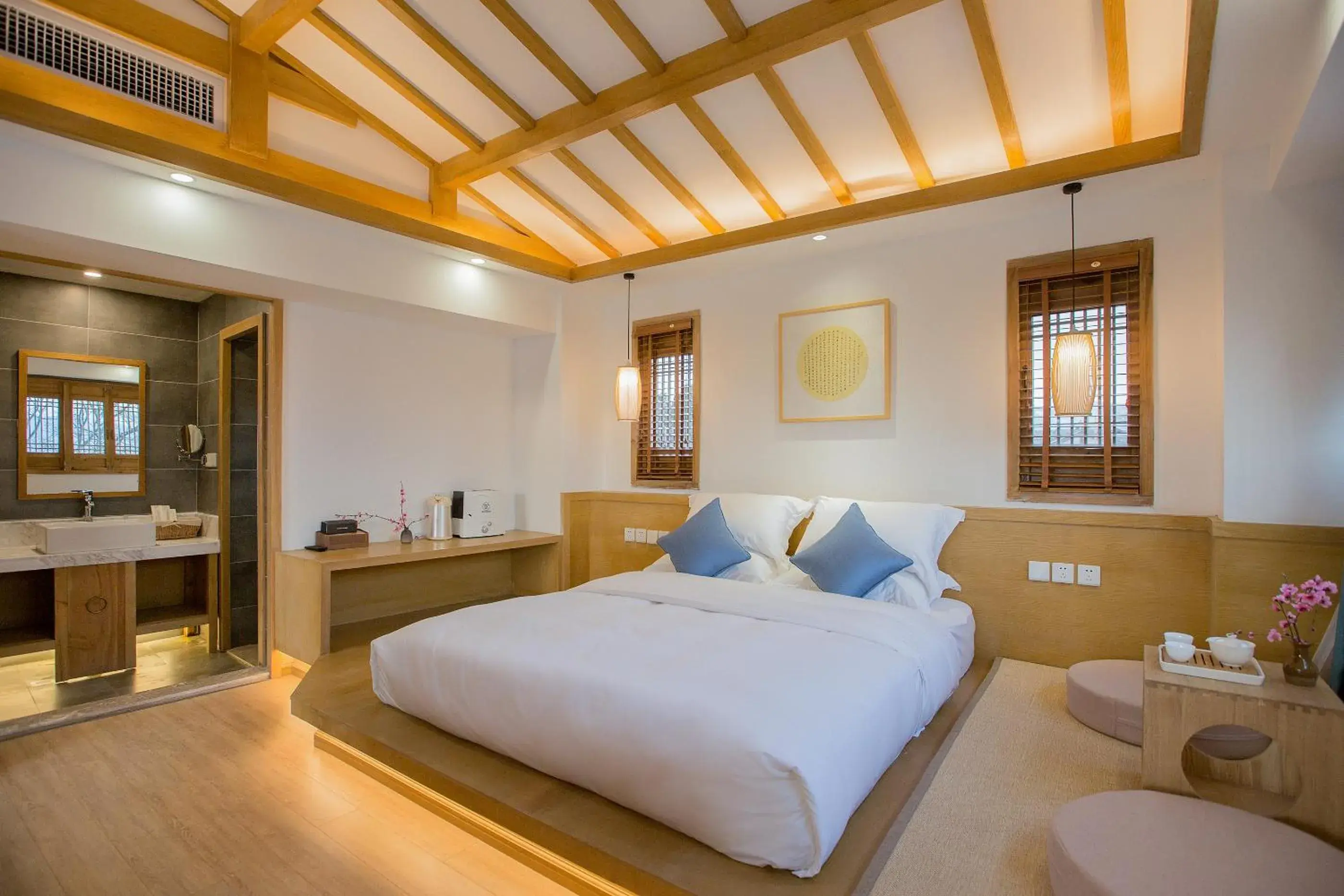 Deluxe King Room with Balcony and View(Tea Tasting, Free Use of Shared Washing machine) in Jianshe Inn Deluxe King Room with Balcony and View(Tea Tasting, Free Use of Shared Washing machine) in Jianshe Inn