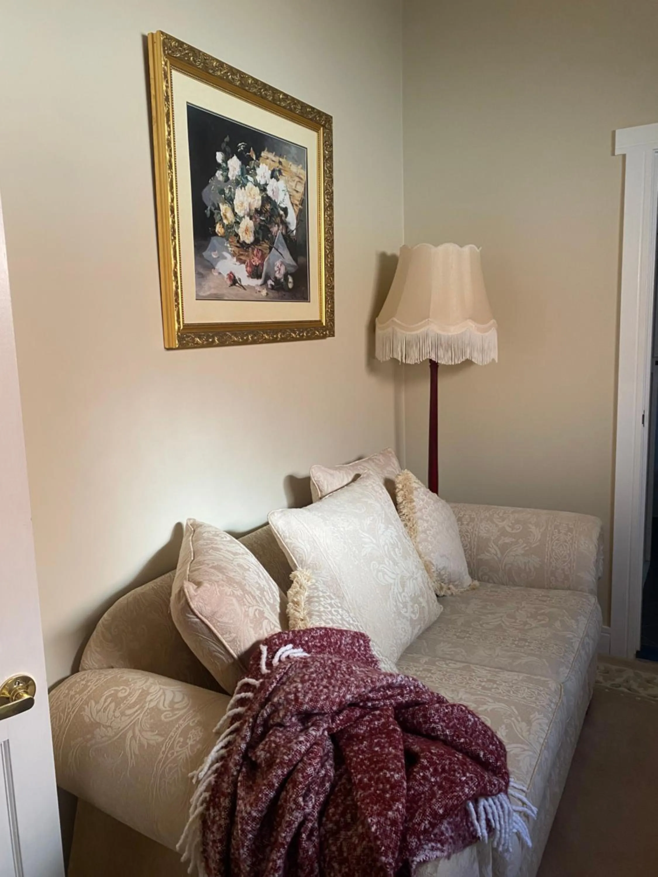 Seating area, Bed in BIRCHES B&B