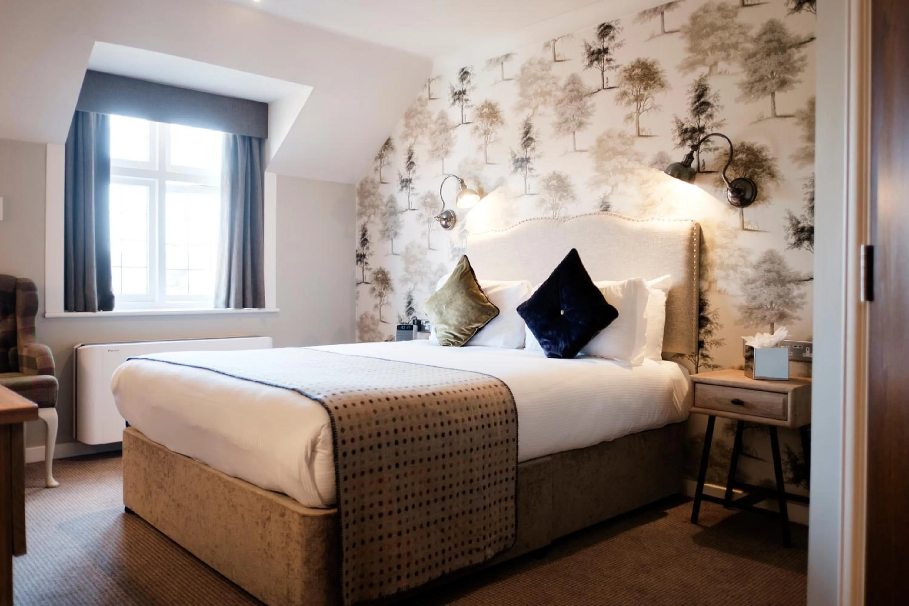 Photo of the whole room, Bed in The White Hart Hotel