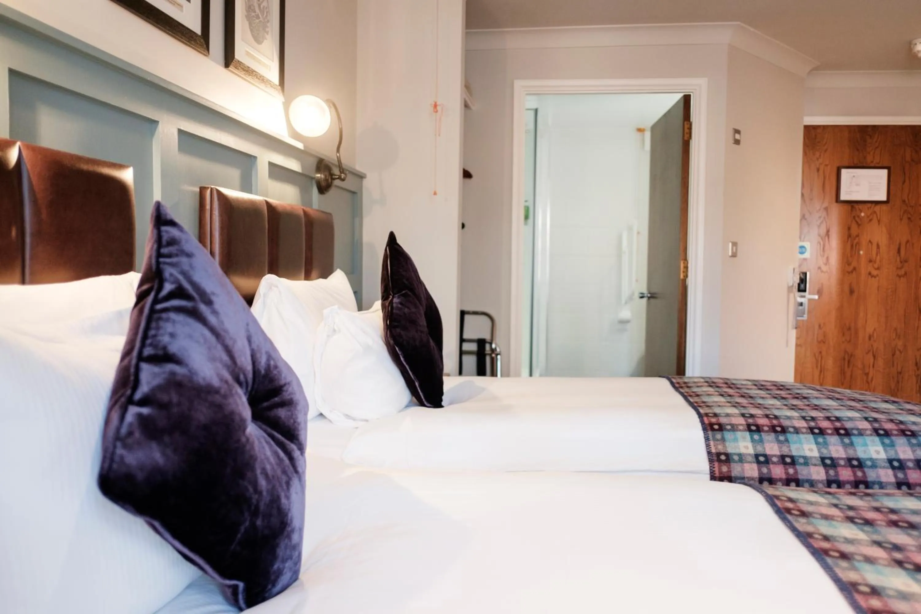 Photo of the whole room, Bed in The White Hart Hotel