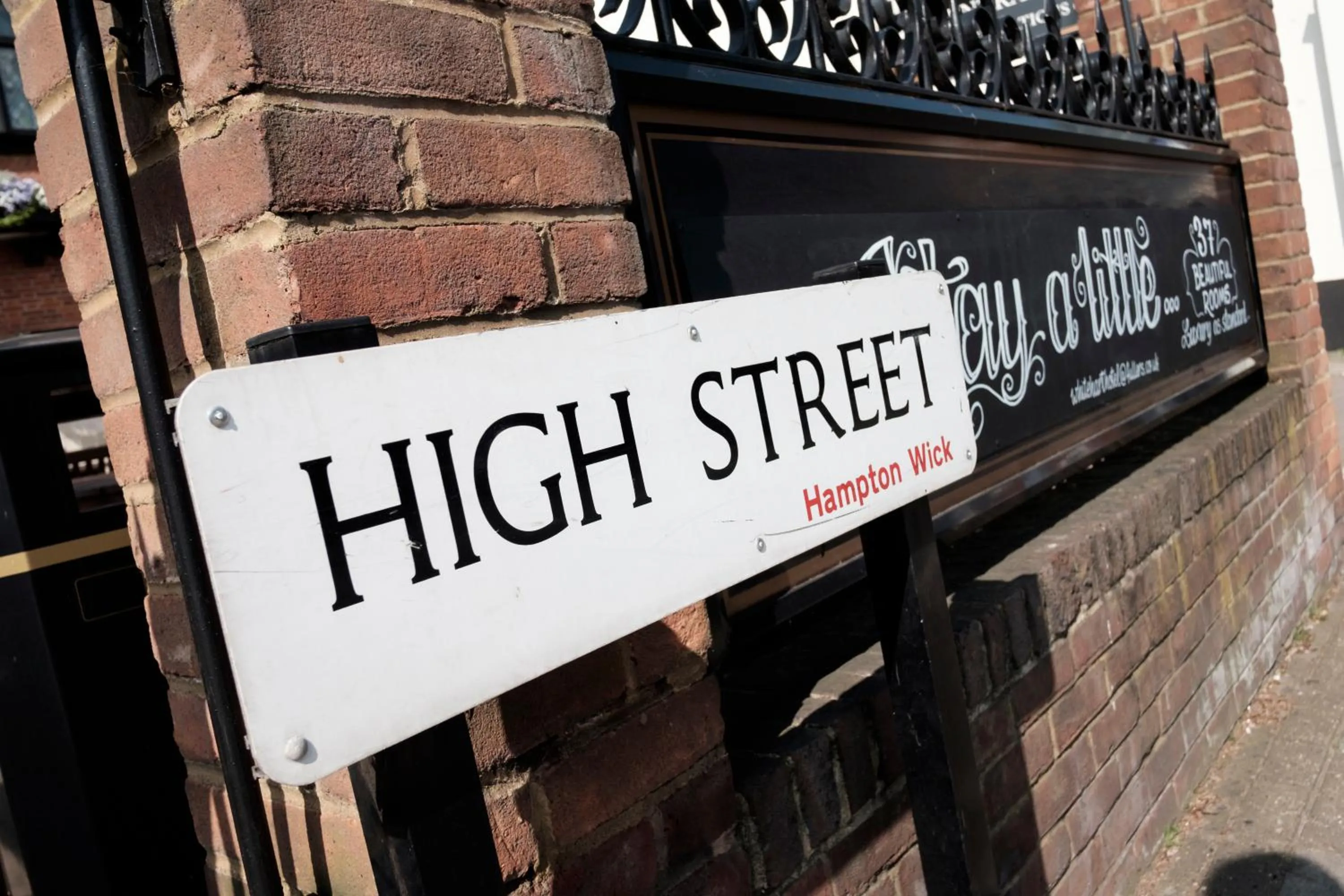 Logo/Certificate/Sign in The White Hart Hotel