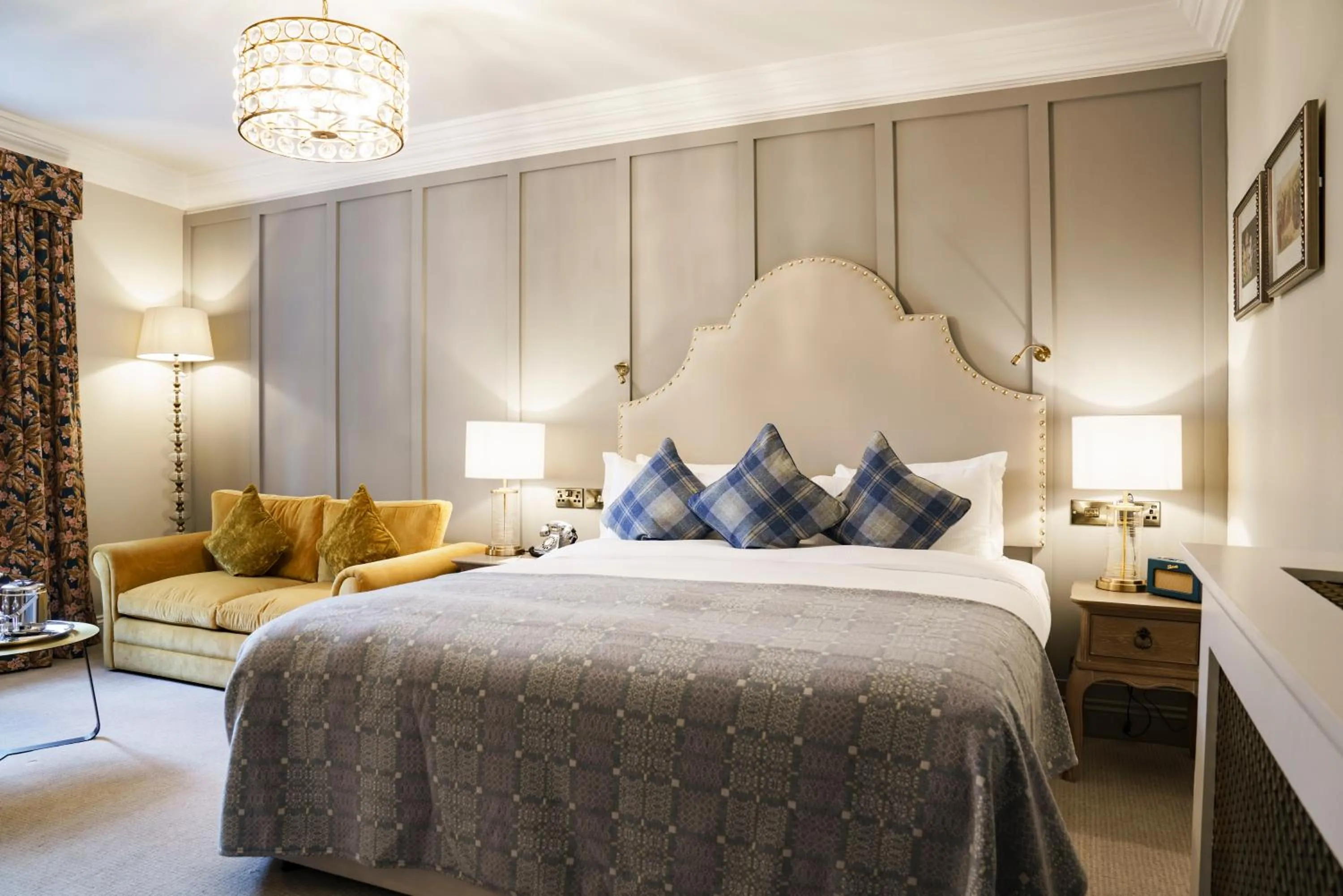 Photo of the whole room, Bed in The White Hart Hotel