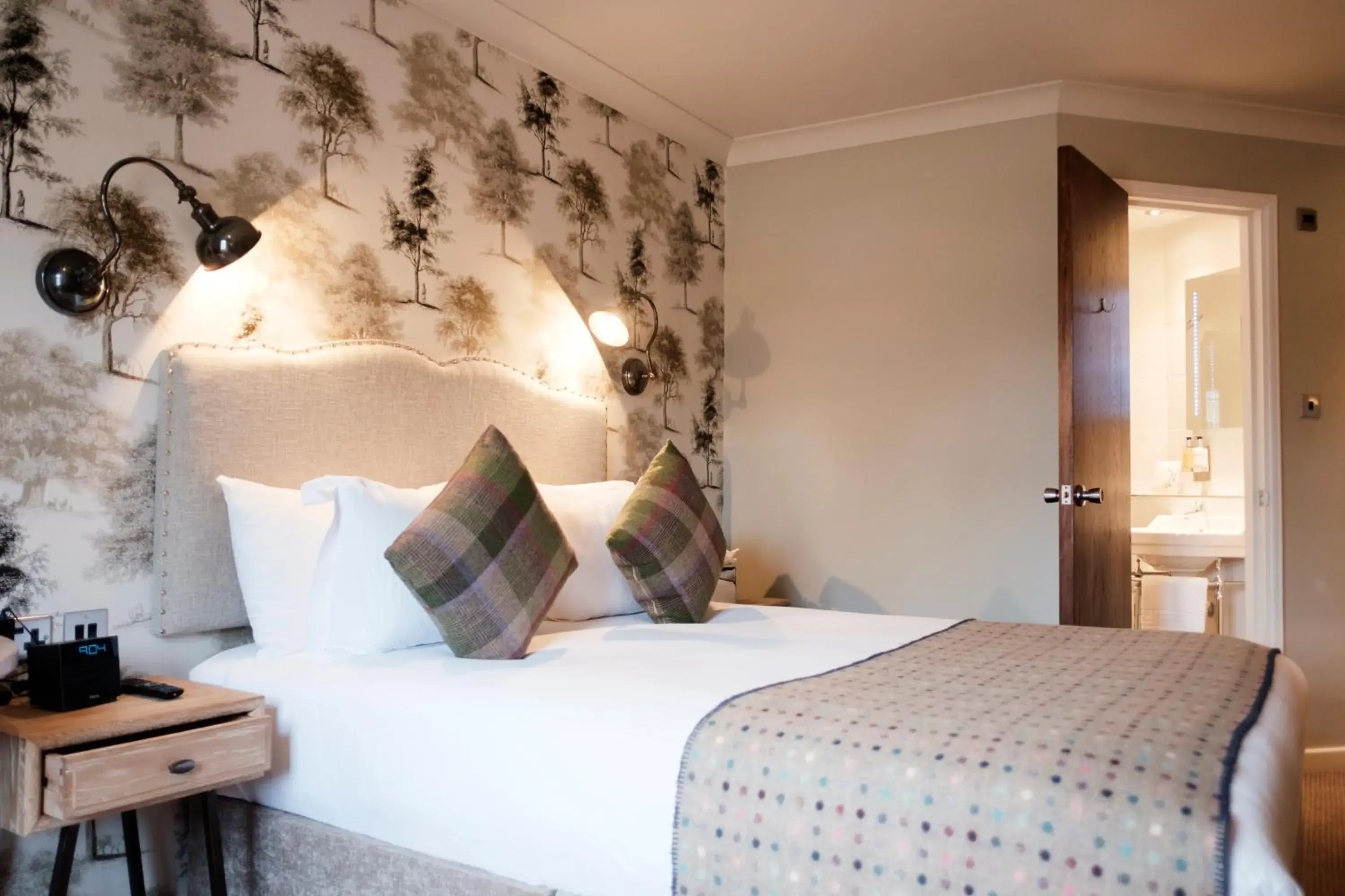 Deluxe Family Room in The White Hart Hotel Deluxe Family Room in The White Hart Hotel