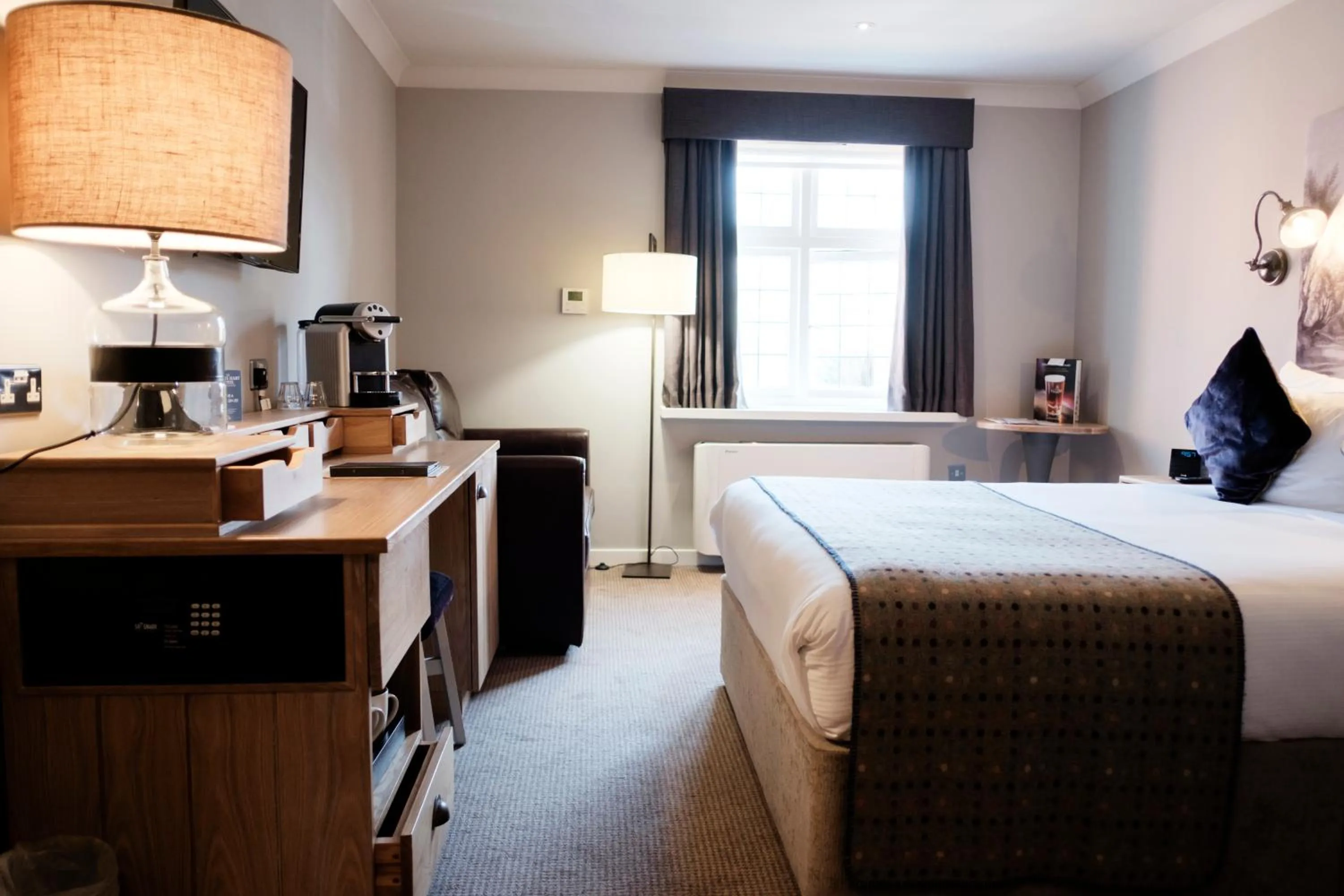 Photo of the whole room, Bed in The White Hart Hotel