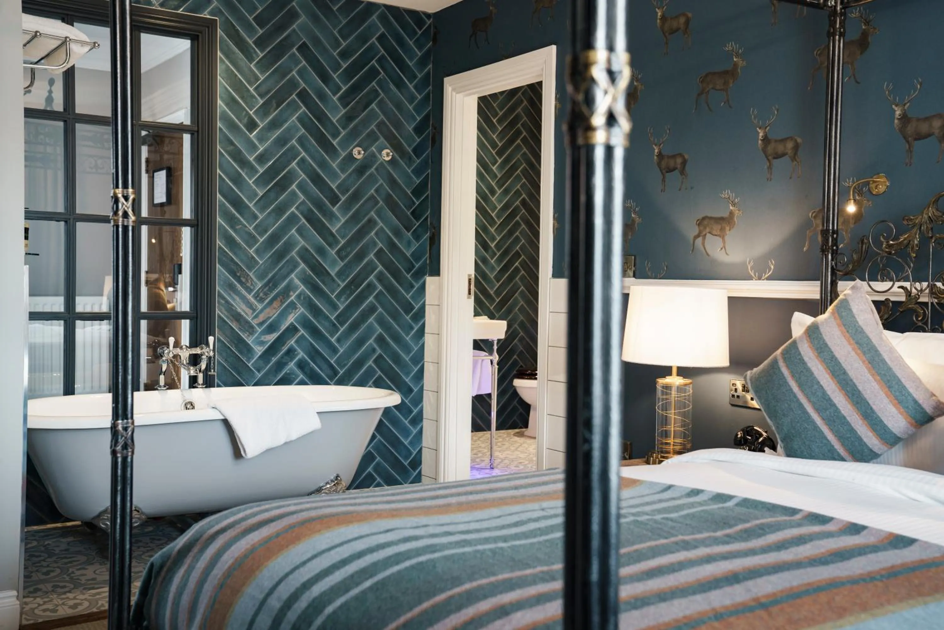 Bathroom, Bed in The White Hart Hotel