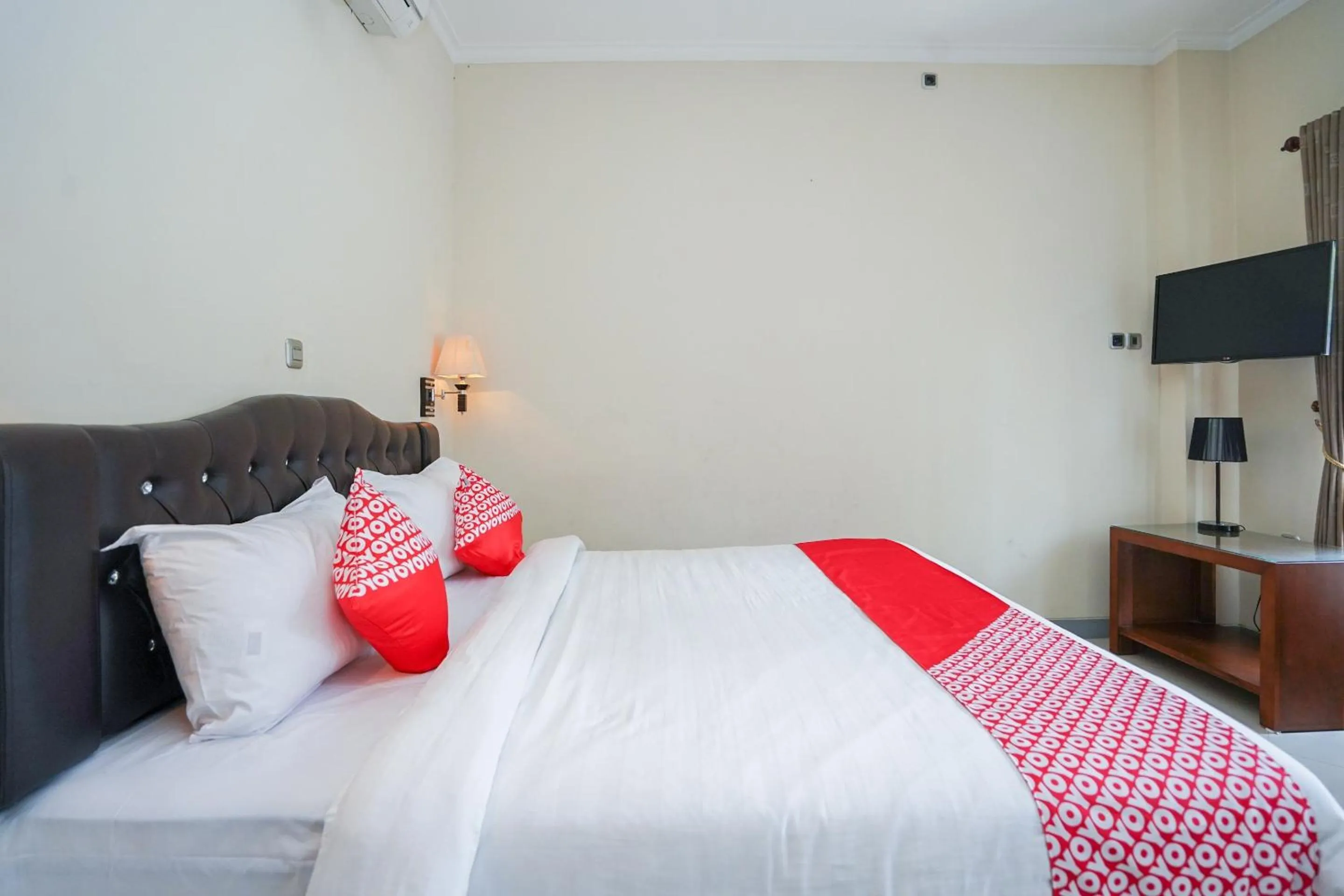 Bedroom, Bed in Capital O 1430 Hotel Ratna Syariah