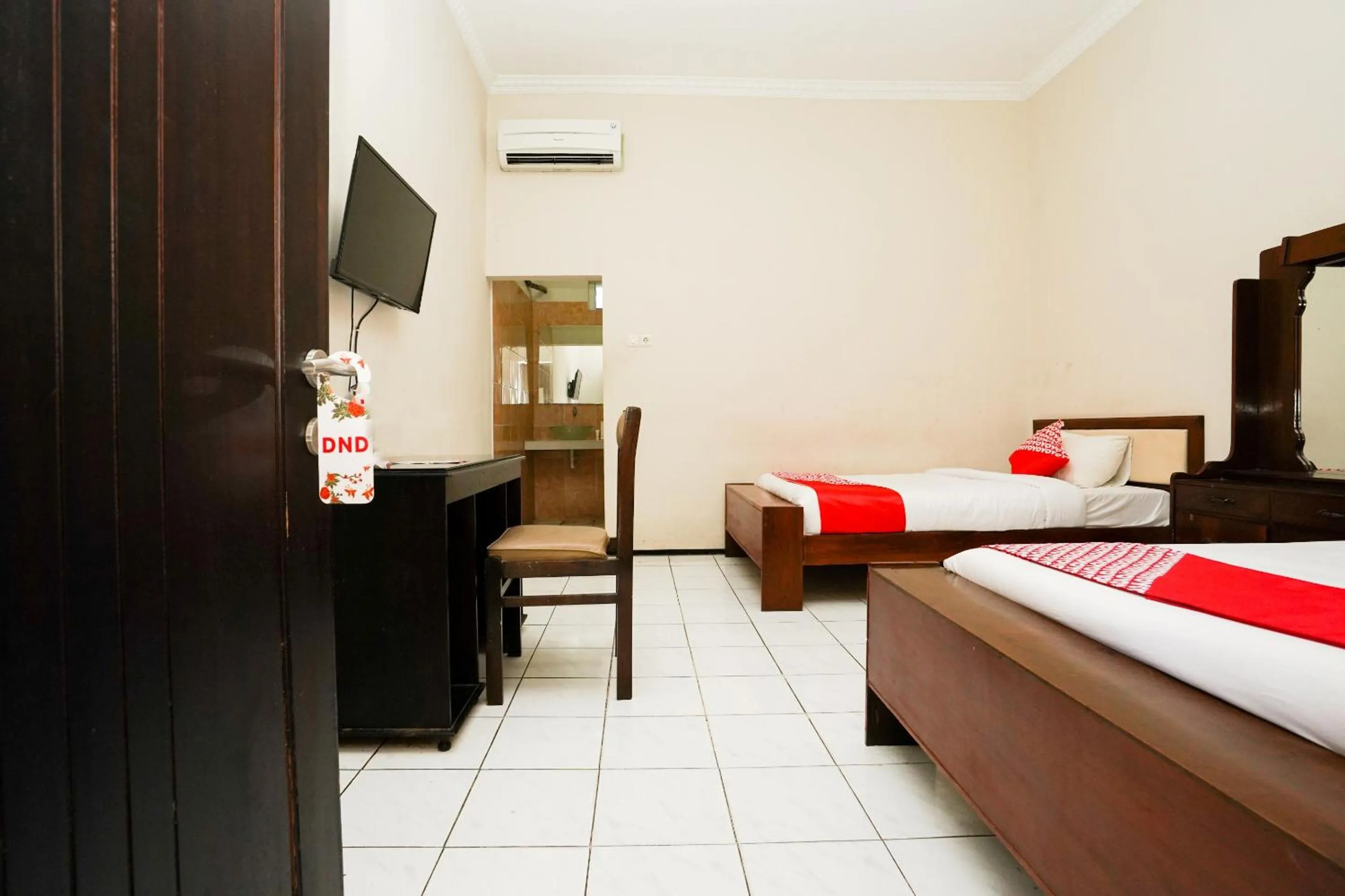 Bedroom, Bed in Capital O 1430 Hotel Ratna Syariah