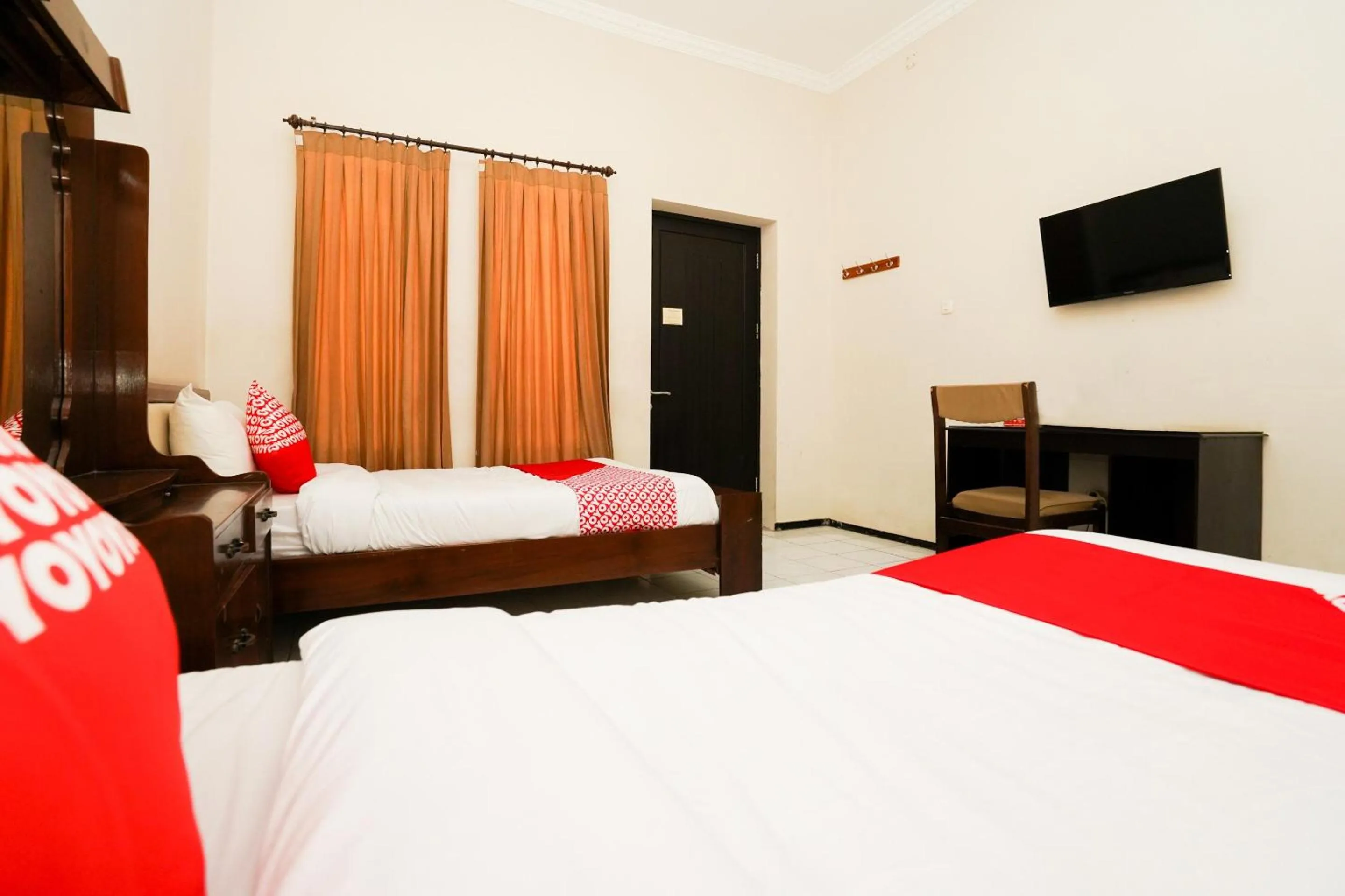 Bedroom, Bed in Capital O 1430 Hotel Ratna Syariah