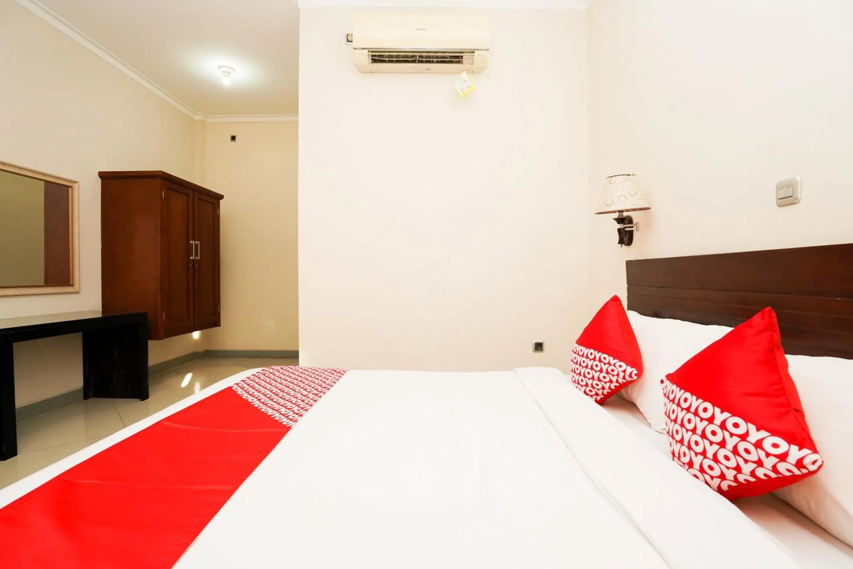 Bedroom, Bed in Capital O 1430 Hotel Ratna Syariah