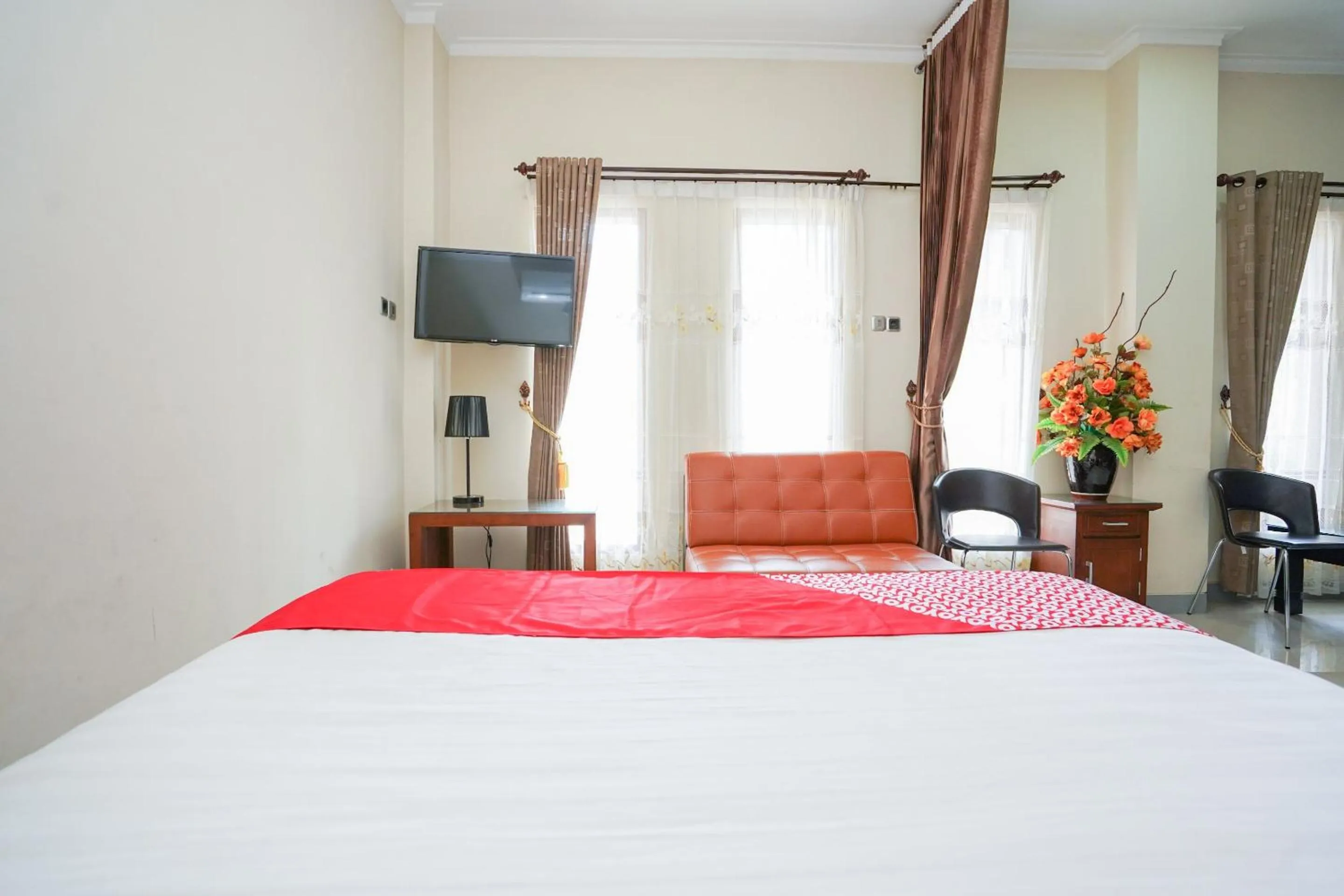 Bedroom, Bed in Capital O 1430 Hotel Ratna Syariah