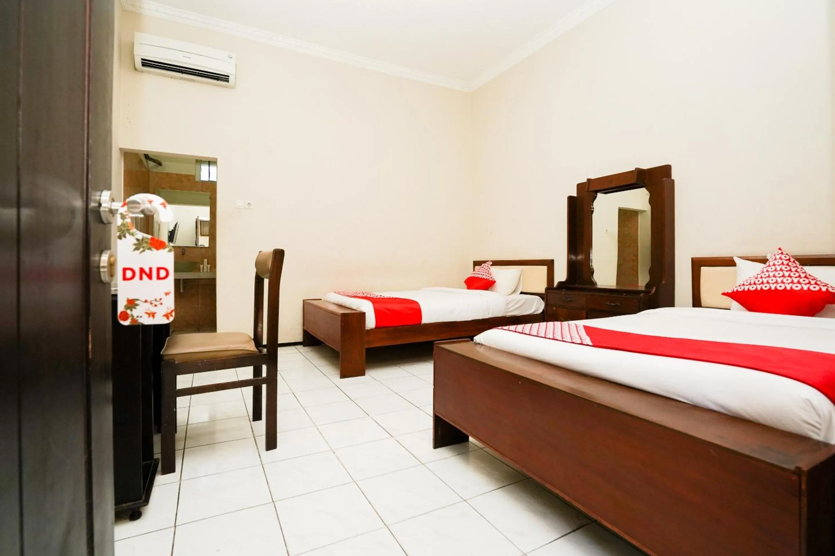 Bedroom, Bed in Capital O 1430 Hotel Ratna Syariah