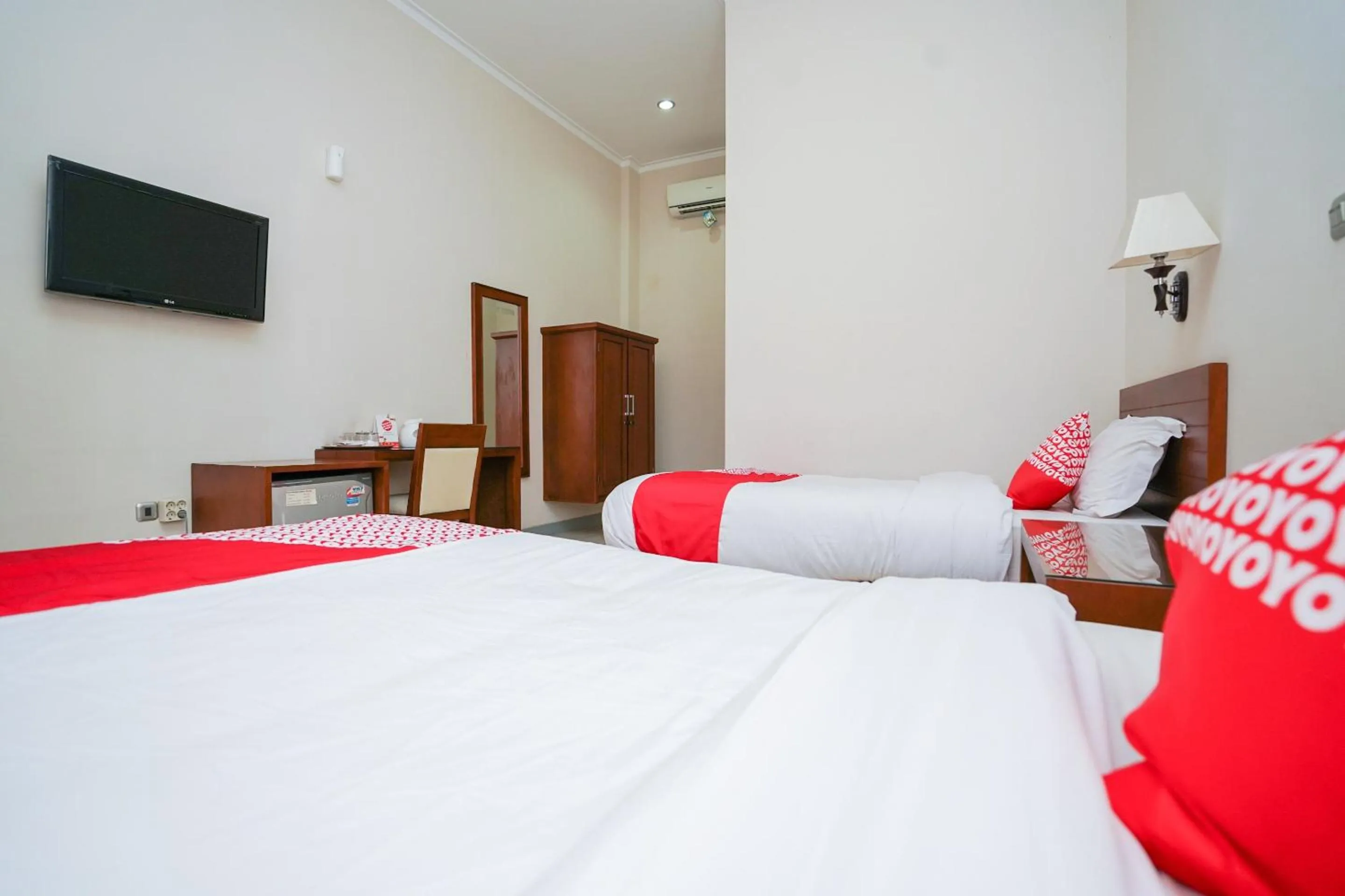 Bedroom, Bed in Capital O 1430 Hotel Ratna Syariah