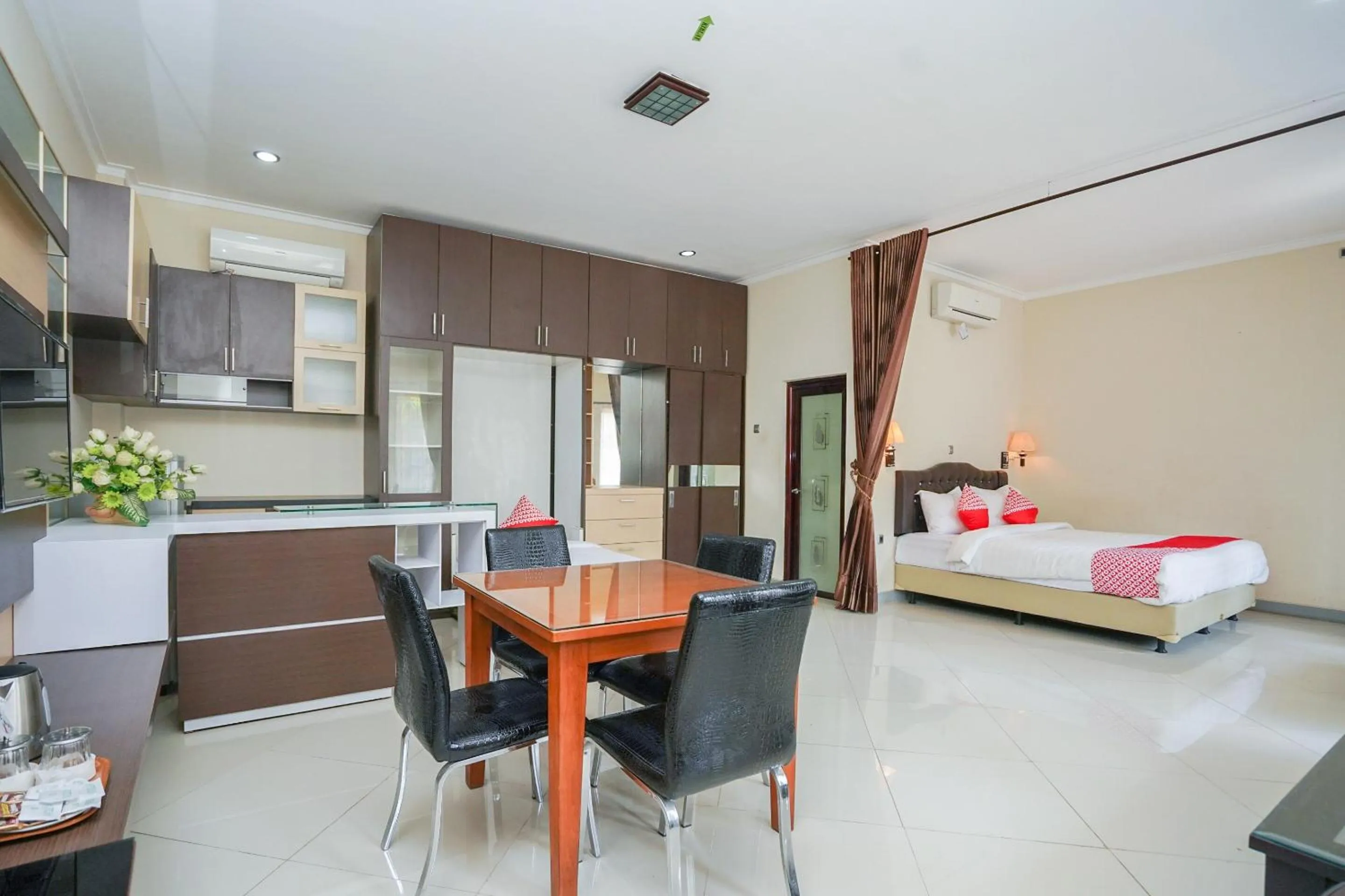 Bedroom, Bed in Capital O 1430 Hotel Ratna Syariah