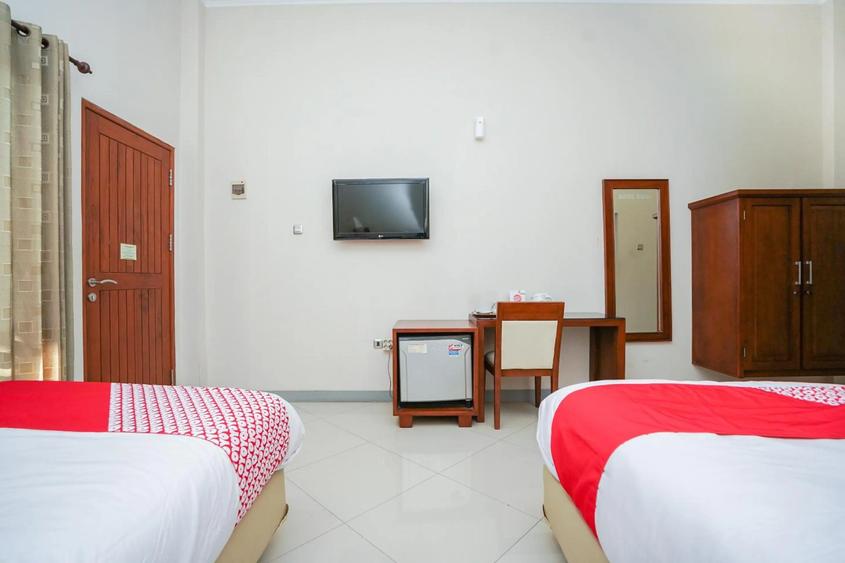 Bedroom, Bed in Capital O 1430 Hotel Ratna Syariah