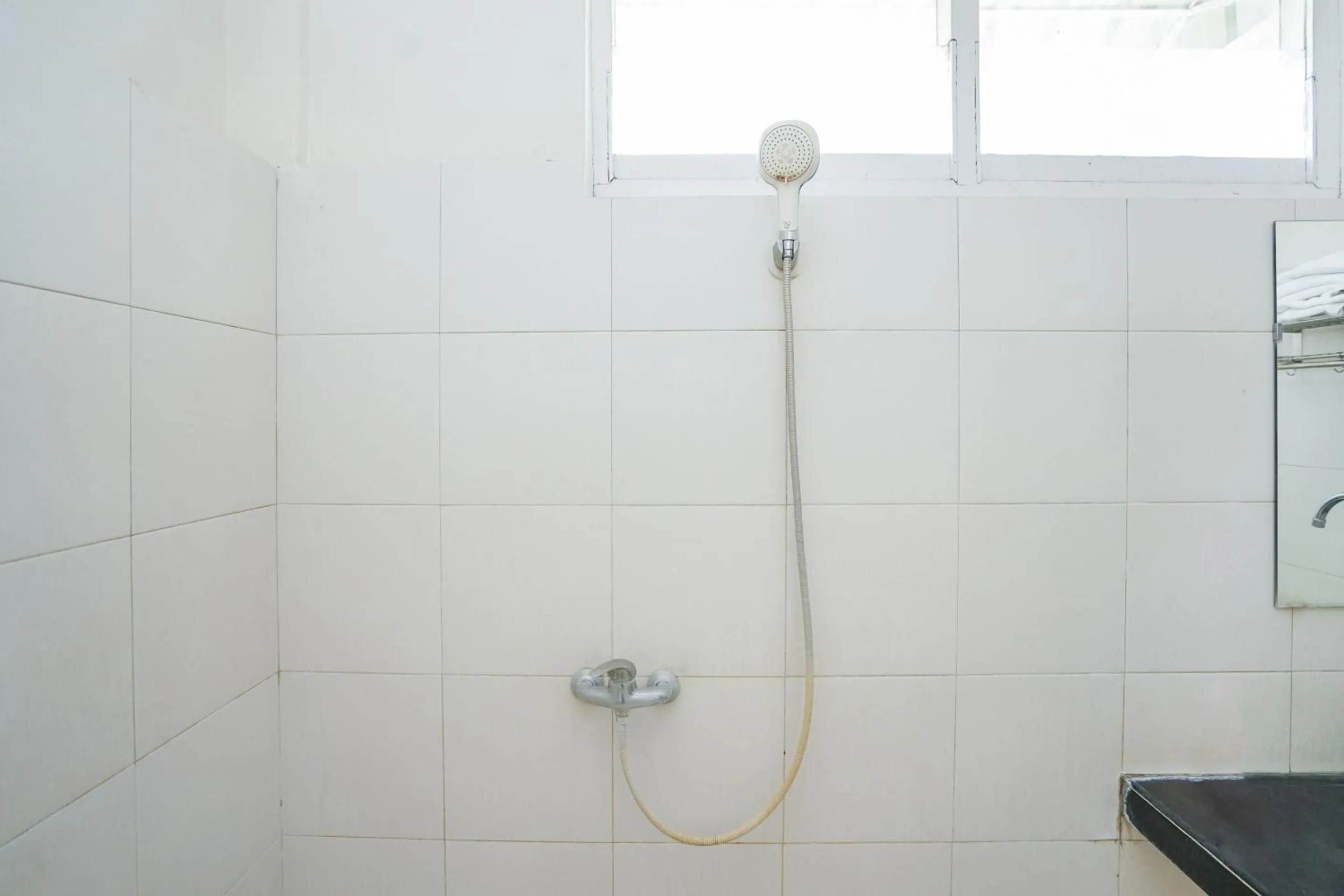 Bathroom in Capital O 1430 Hotel Ratna Syariah