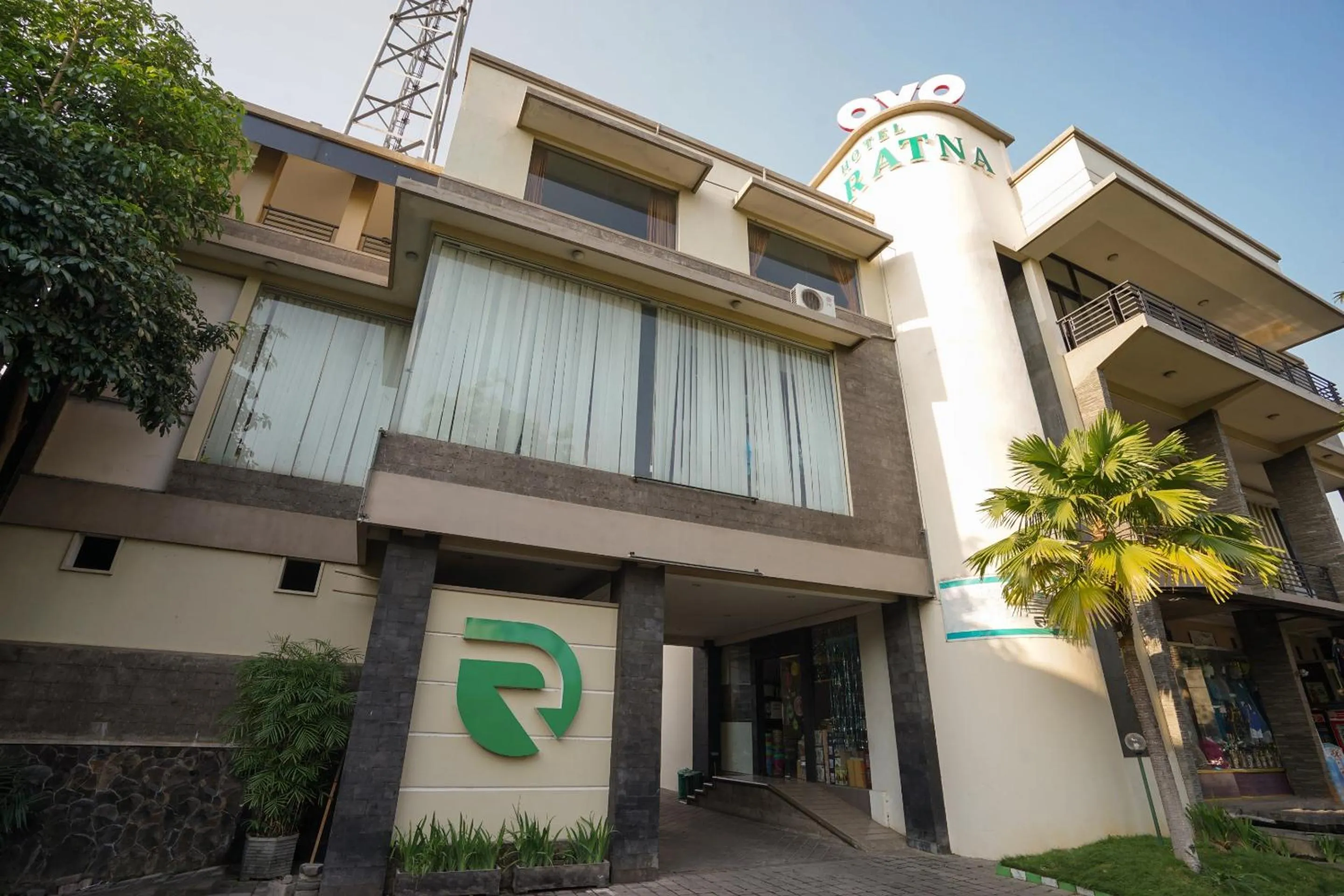 Facade/entrance in Capital O 1430 Hotel Ratna Syariah