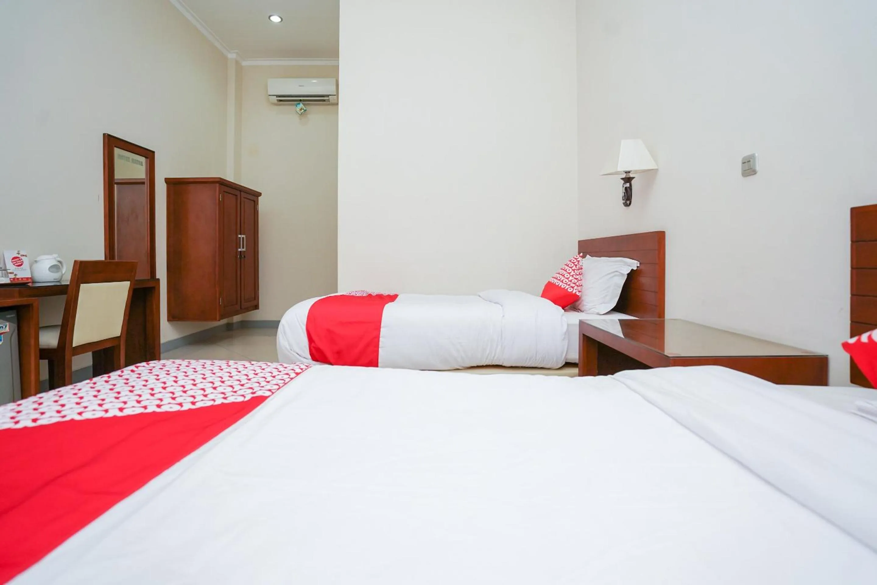 Bedroom, Bed in Capital O 1430 Hotel Ratna Syariah