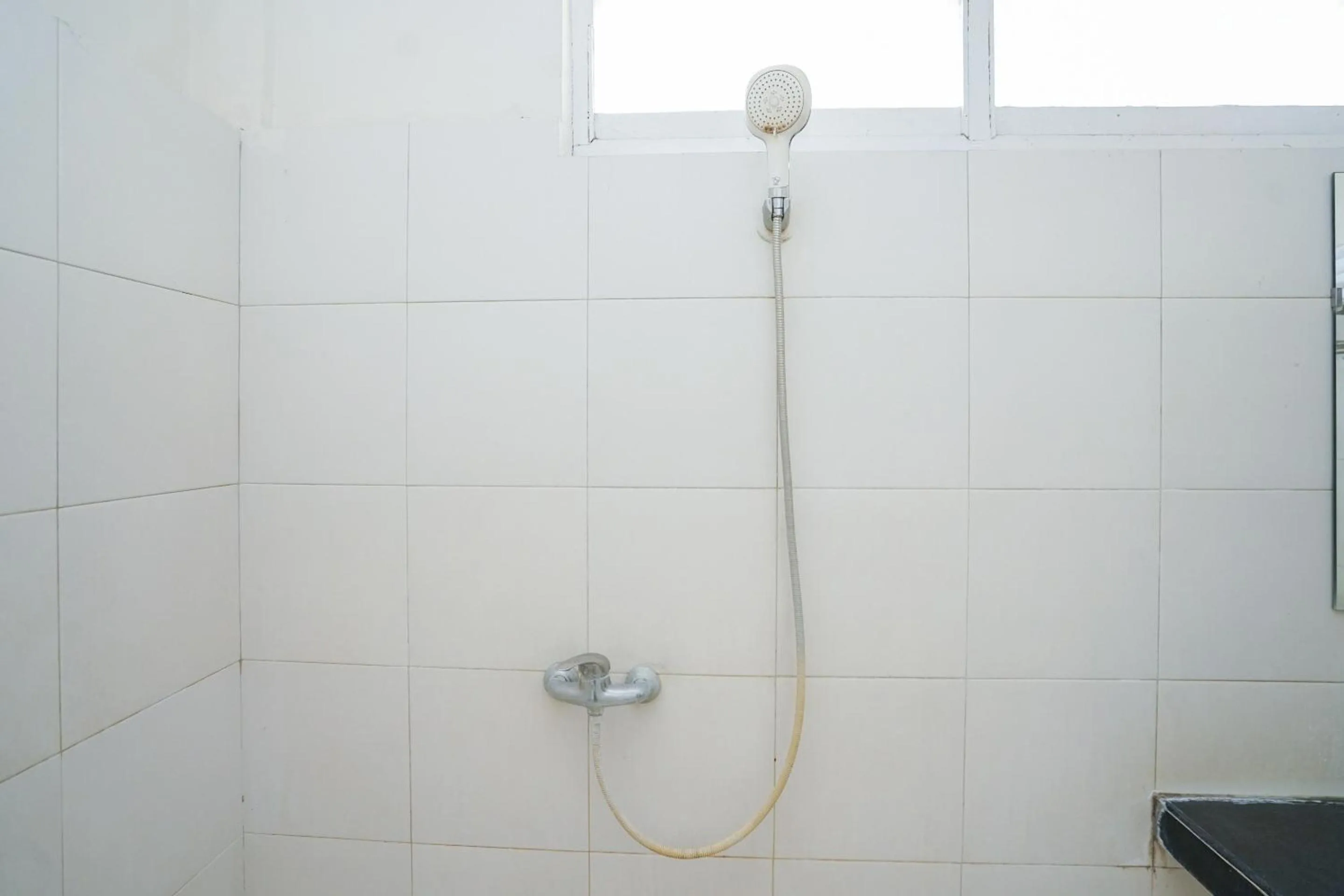 Bathroom in Capital O 1430 Hotel Ratna Syariah