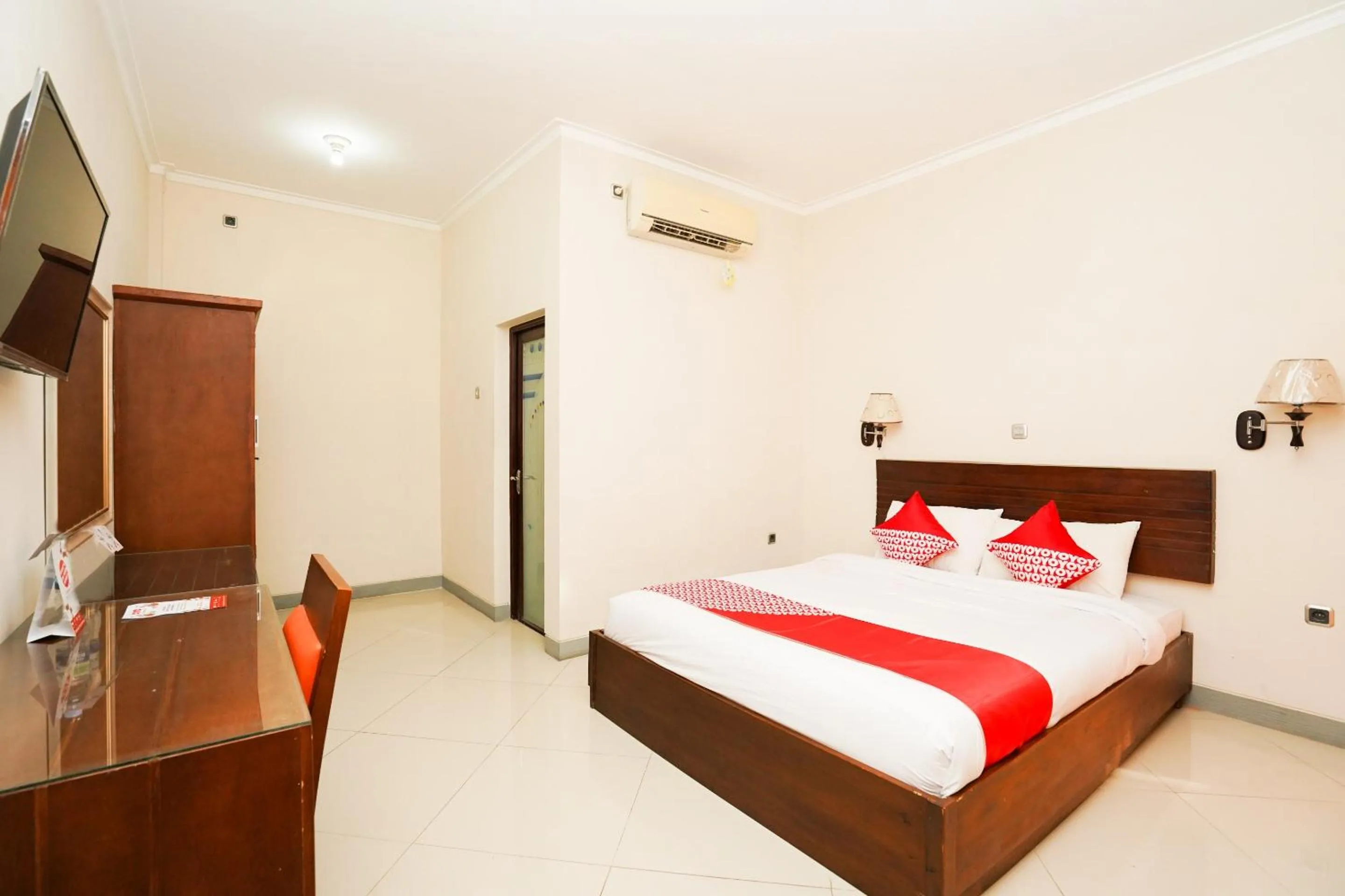 Bedroom, Bed in Capital O 1430 Hotel Ratna Syariah