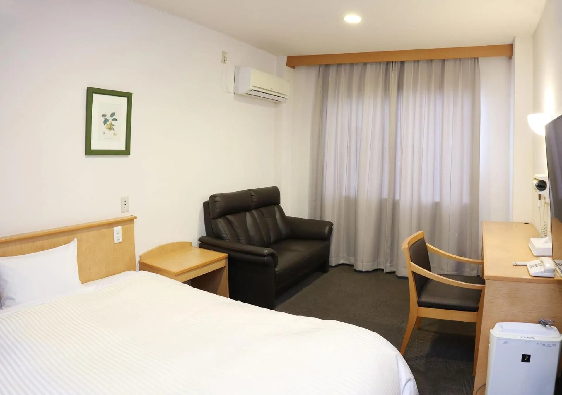 Photo of the whole room, Bed in Business Hotel Isesaki Heisei Inn