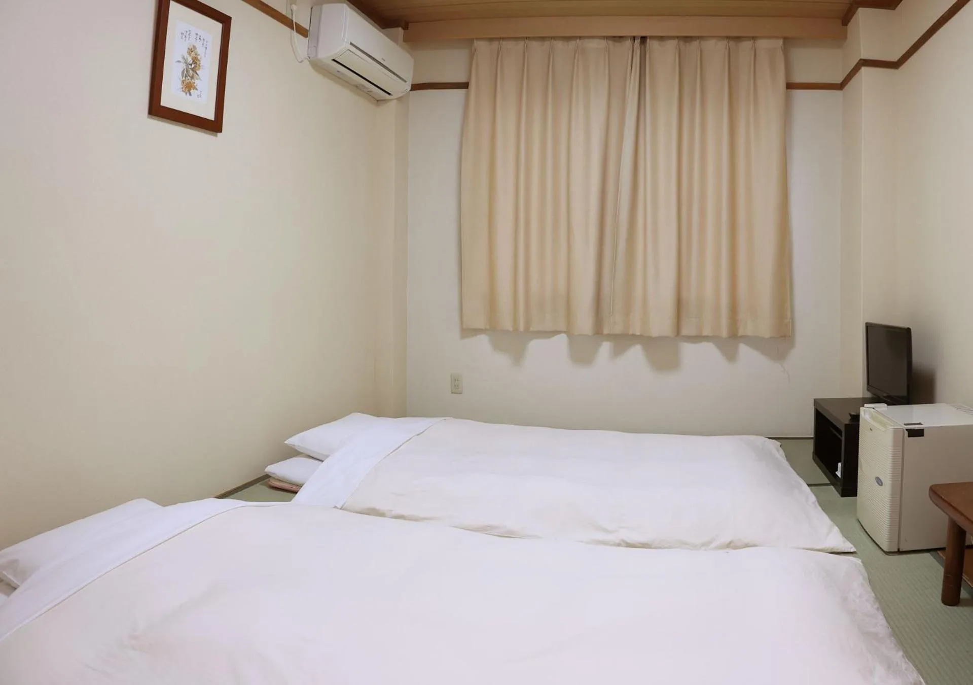 Photo of the whole room, Bed in Business Hotel Isesaki Heisei Inn
