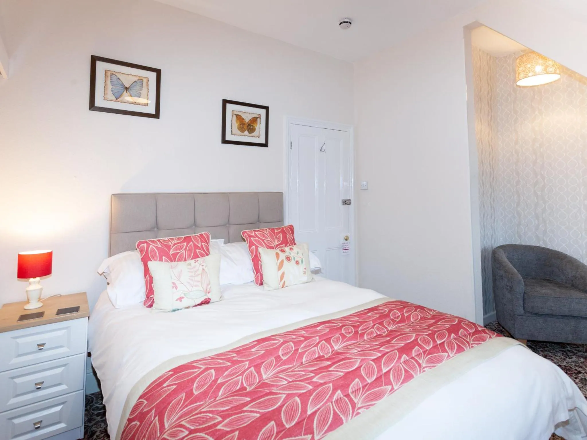 Bedroom, Bed in The Ravenswood B&B