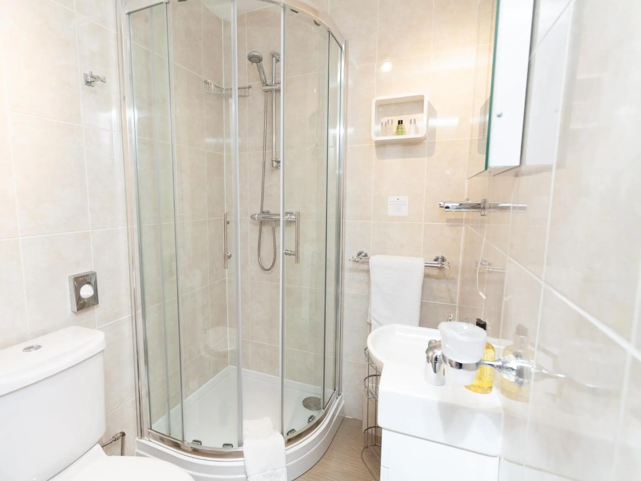 Bathroom in The Ravenswood B&B