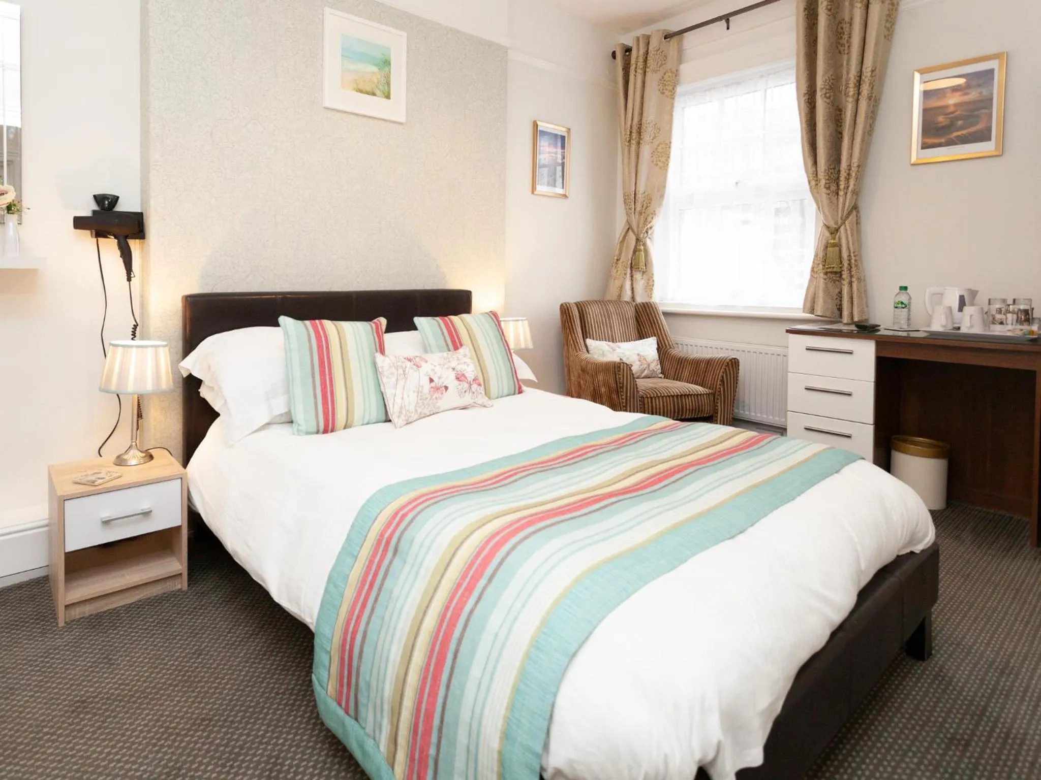 Bedroom, Bed in The Ravenswood B&B