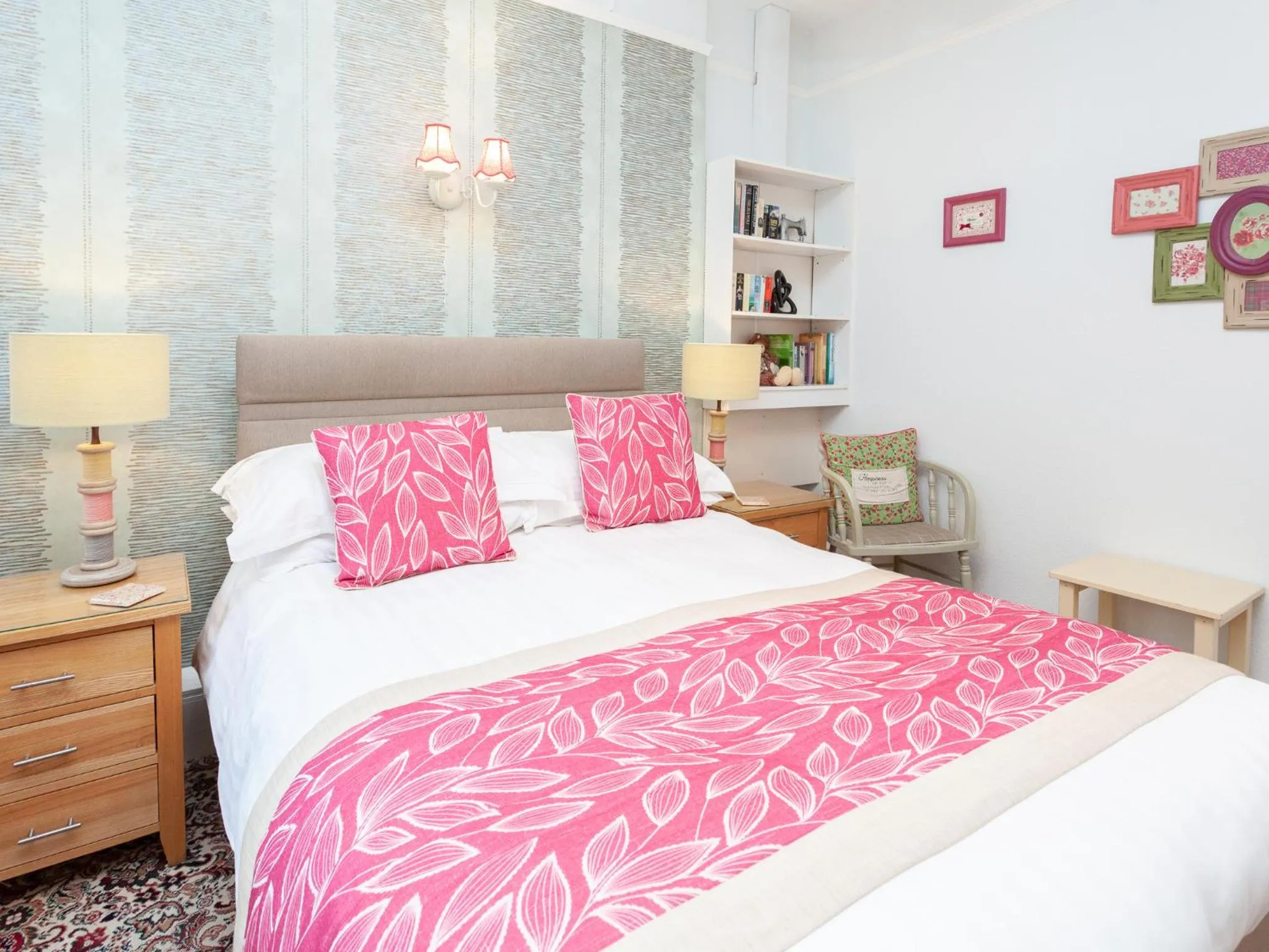 Bedroom, Bed in The Ravenswood B&B