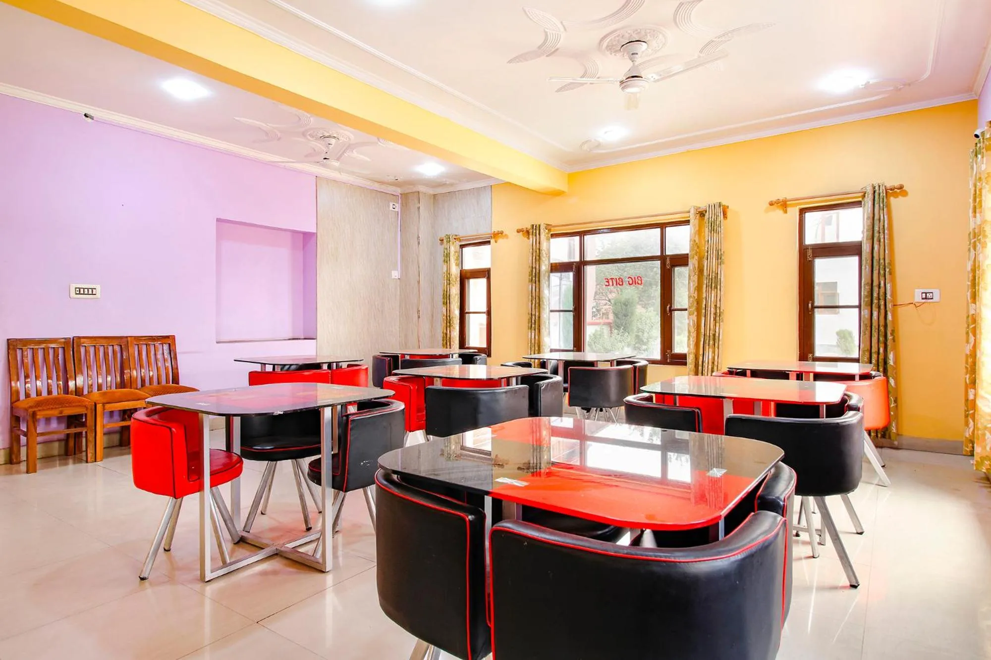 Restaurant/places to eat in FabHotel Grand Comforts