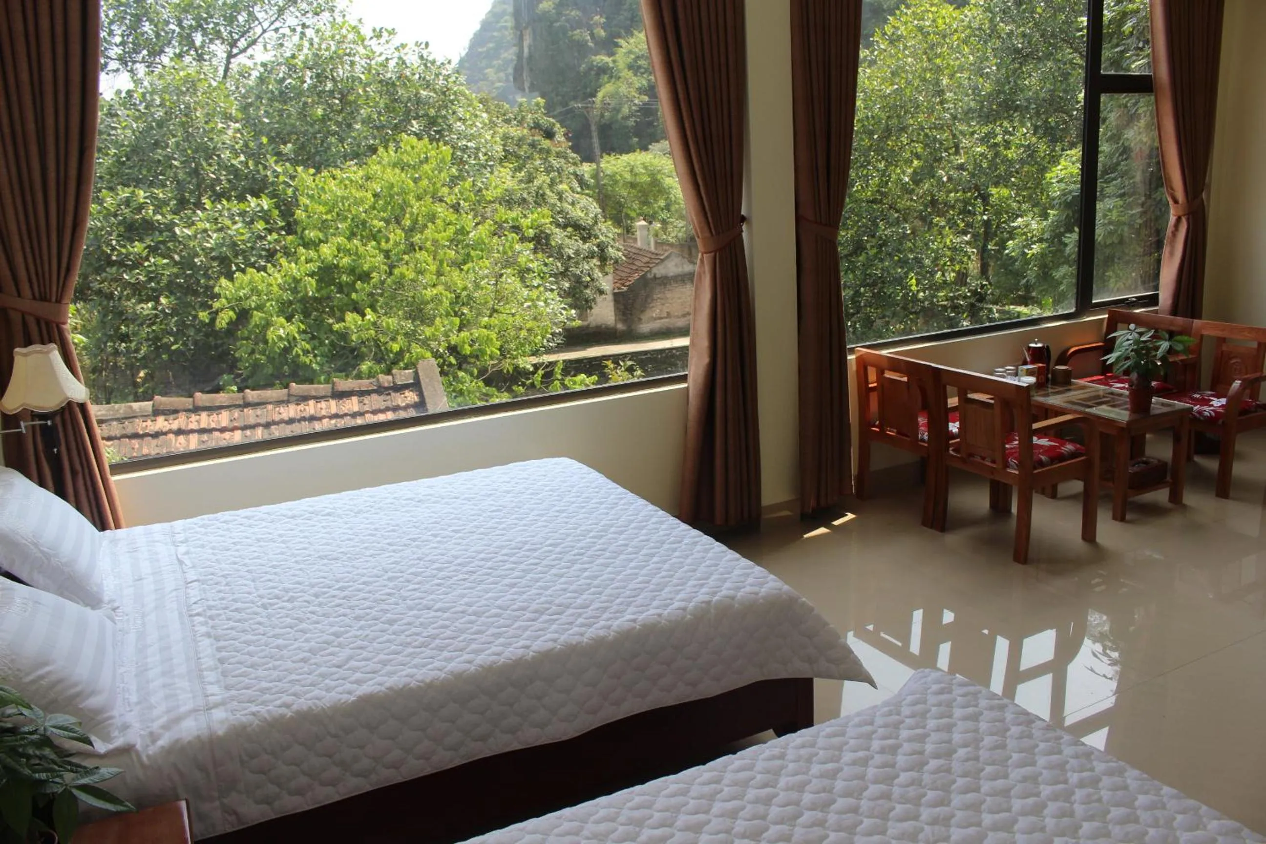 Property building, Bed in Sierra Homestay