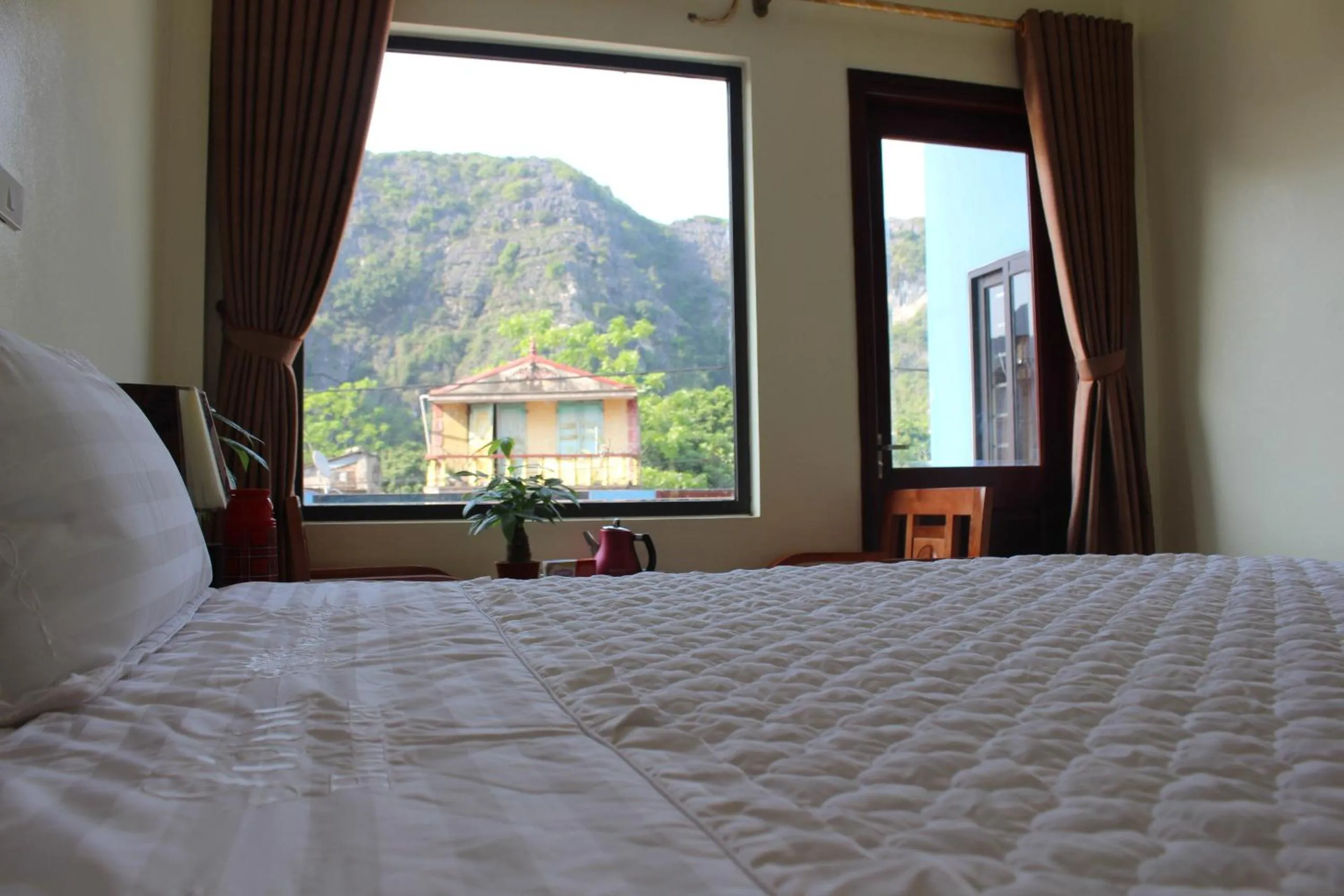 View (from property/room), Bed in Sierra Homestay