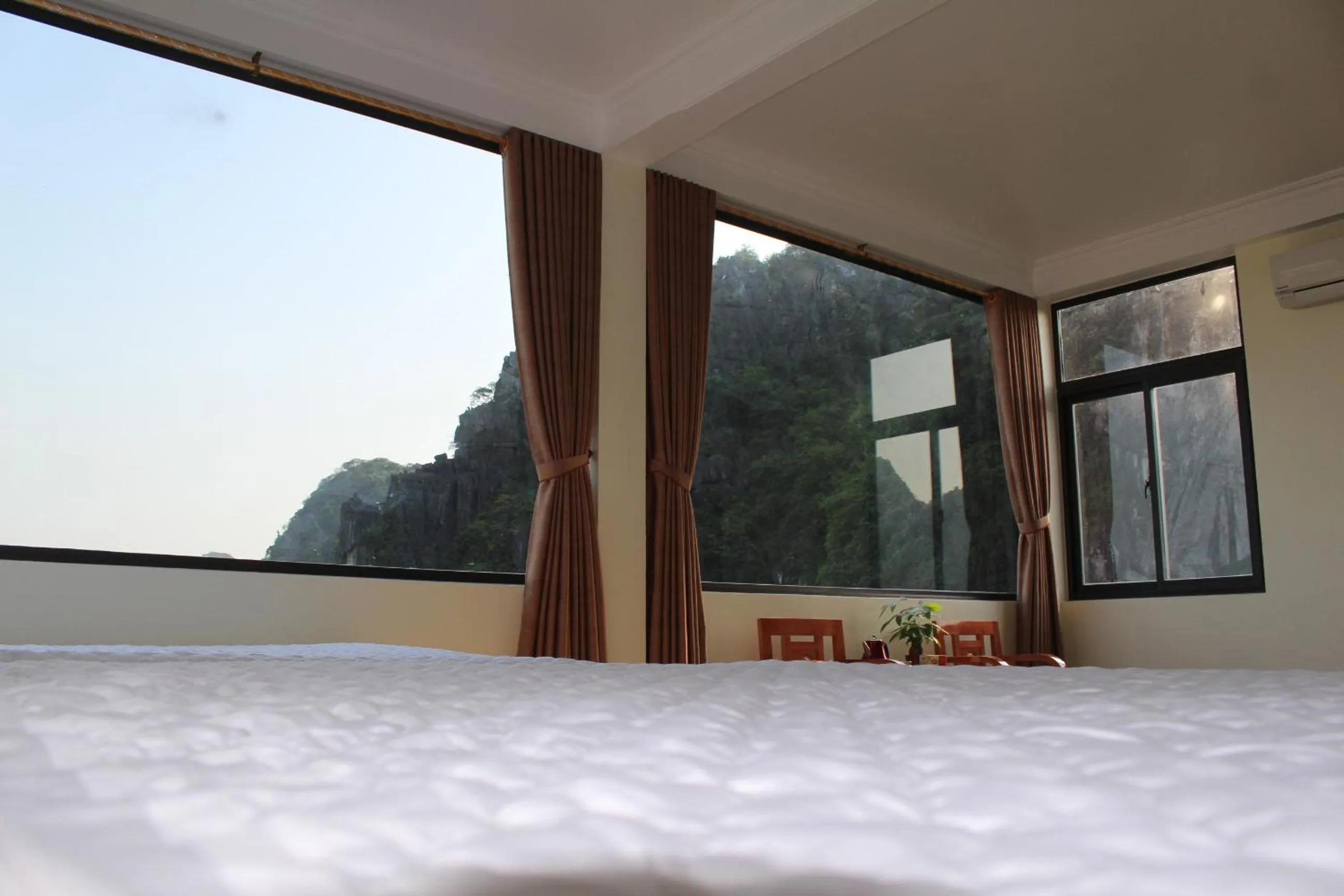 View (from property/room), Bed in Sierra Homestay