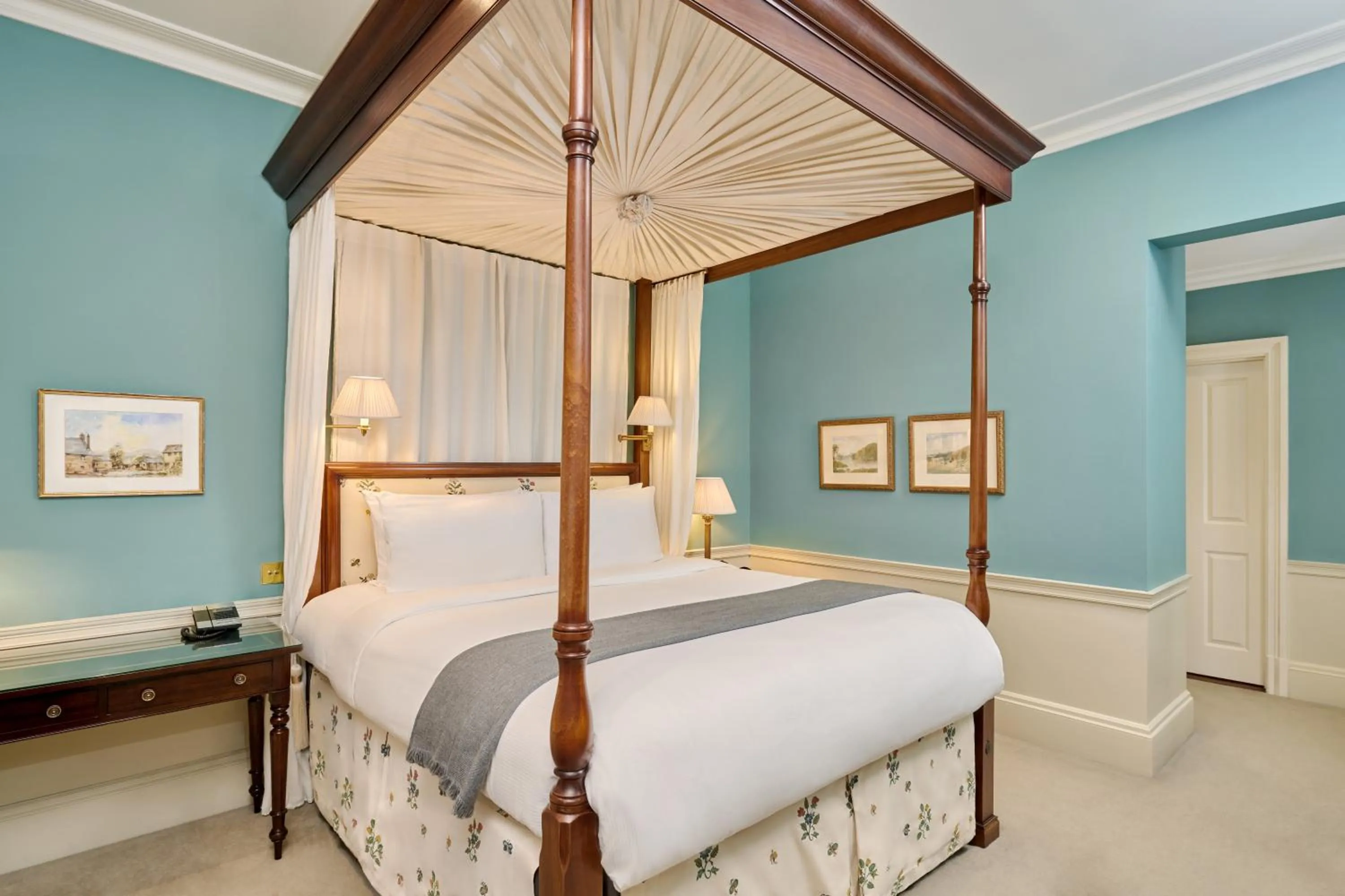 Bed in Roseate House London