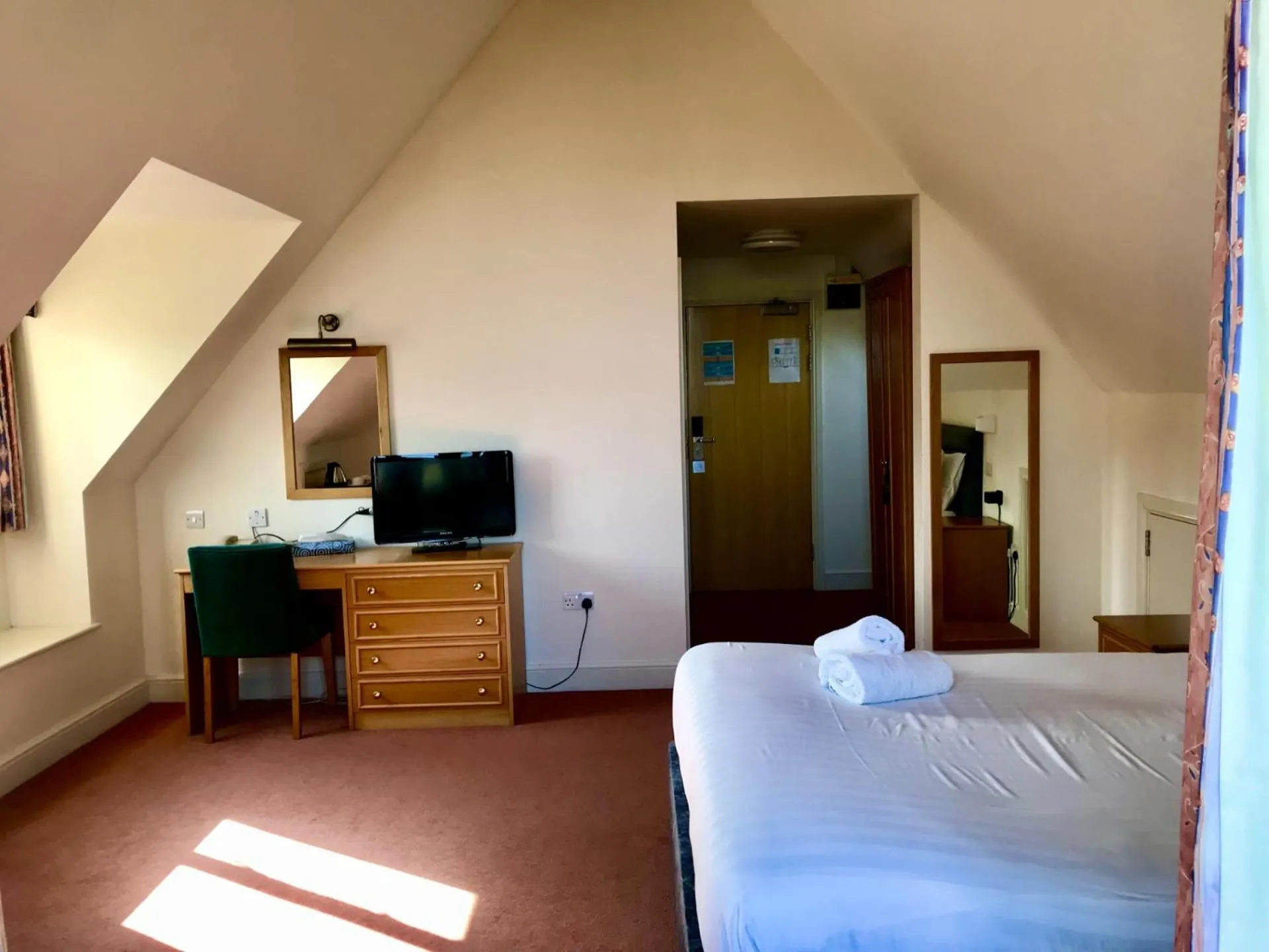 Bed in Louisa Lodge & Purbeck House Hotel