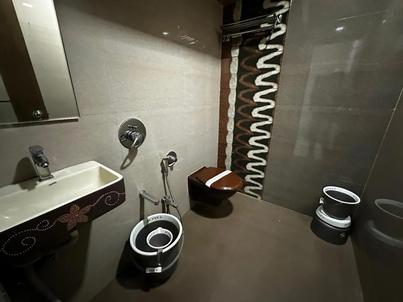 Shower in Hotel Fantacee