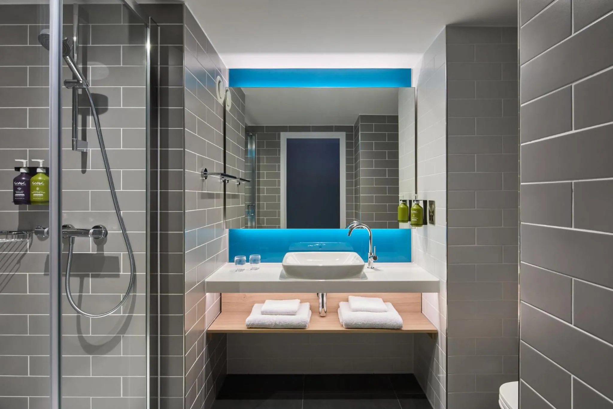 Photo of the whole room in Holiday Inn Express London Limehouse by IHG