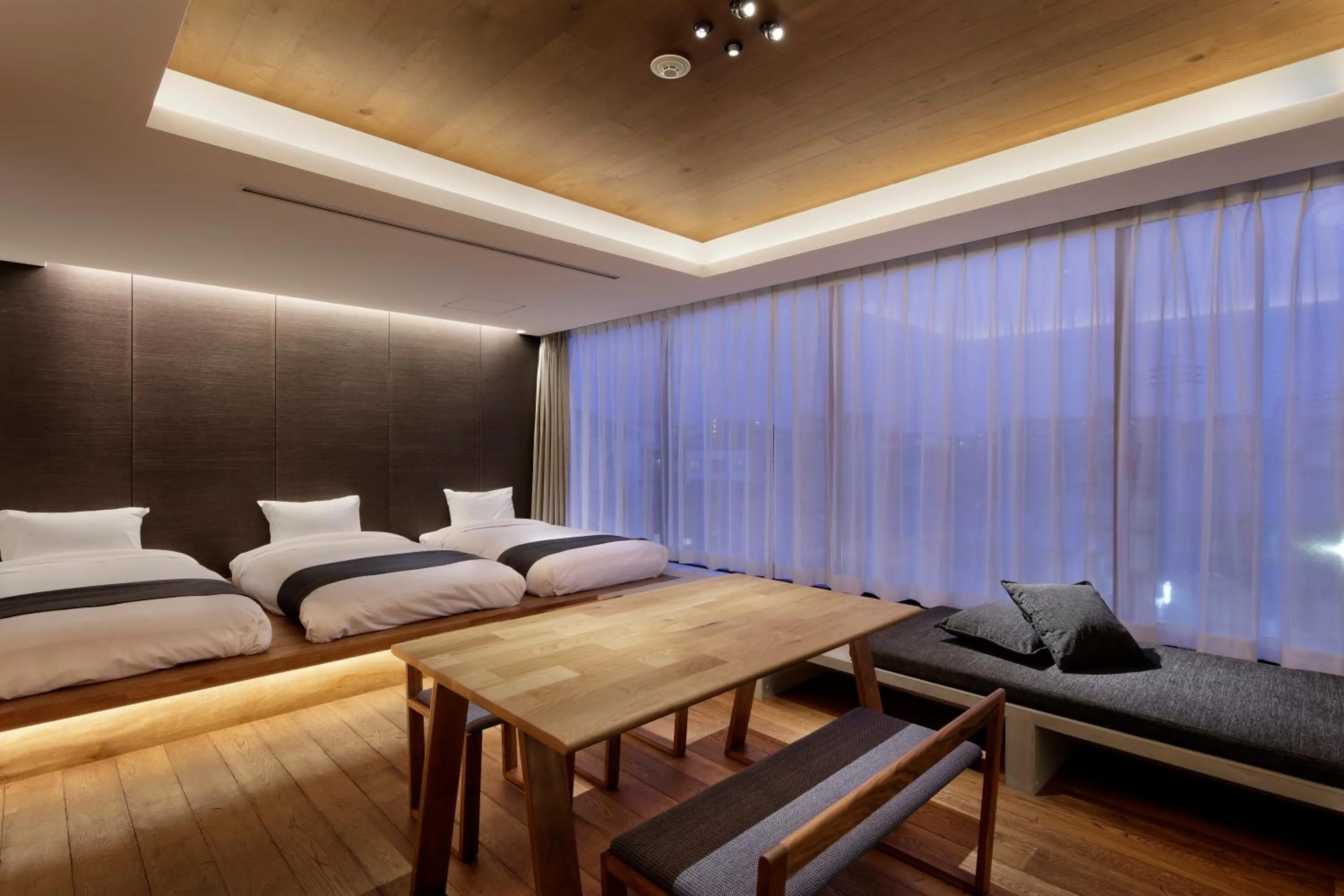 Photo of the whole room, Bed in 22 PIECES