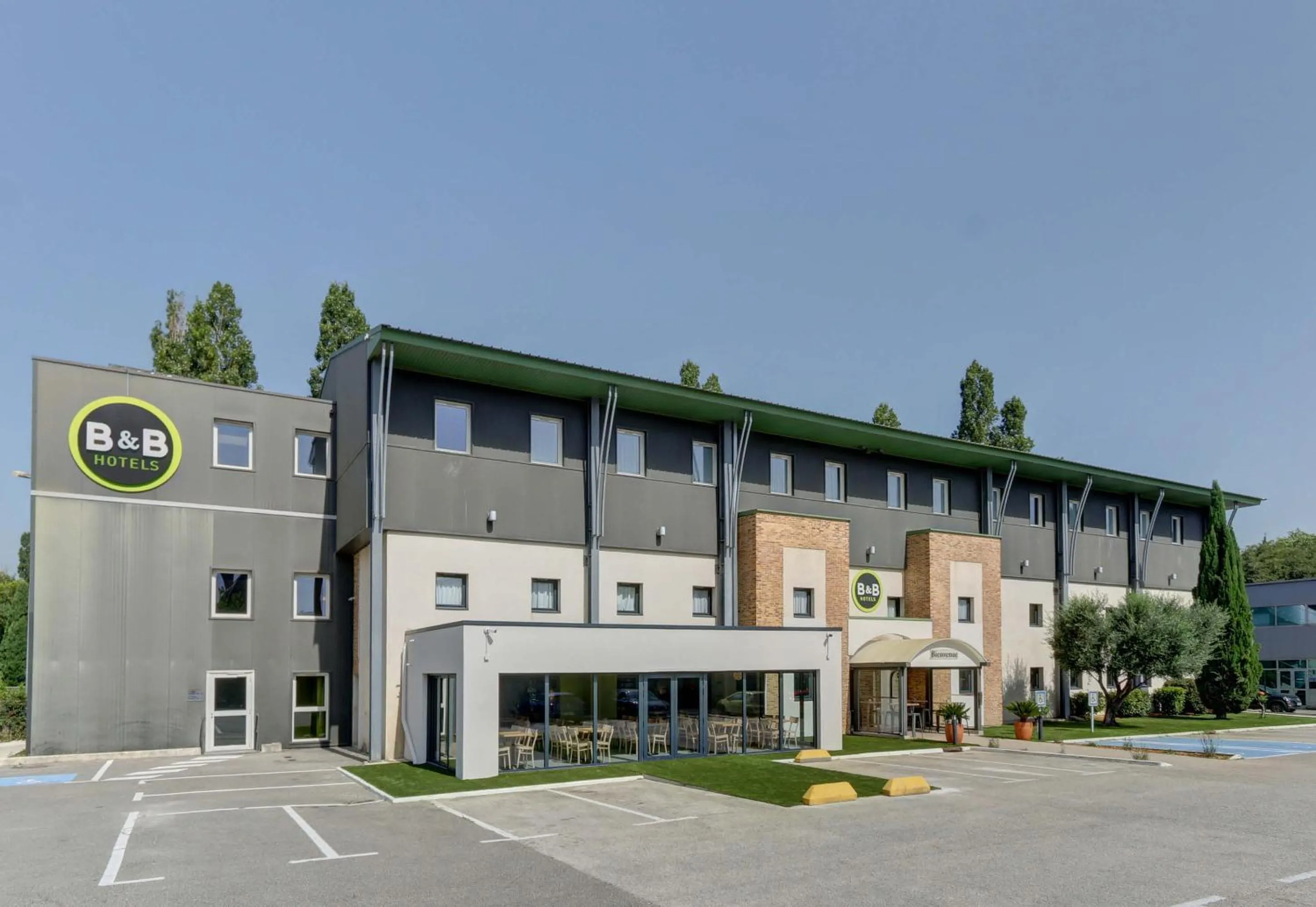 Property building in B&B HOTEL Aubagne Gémenos