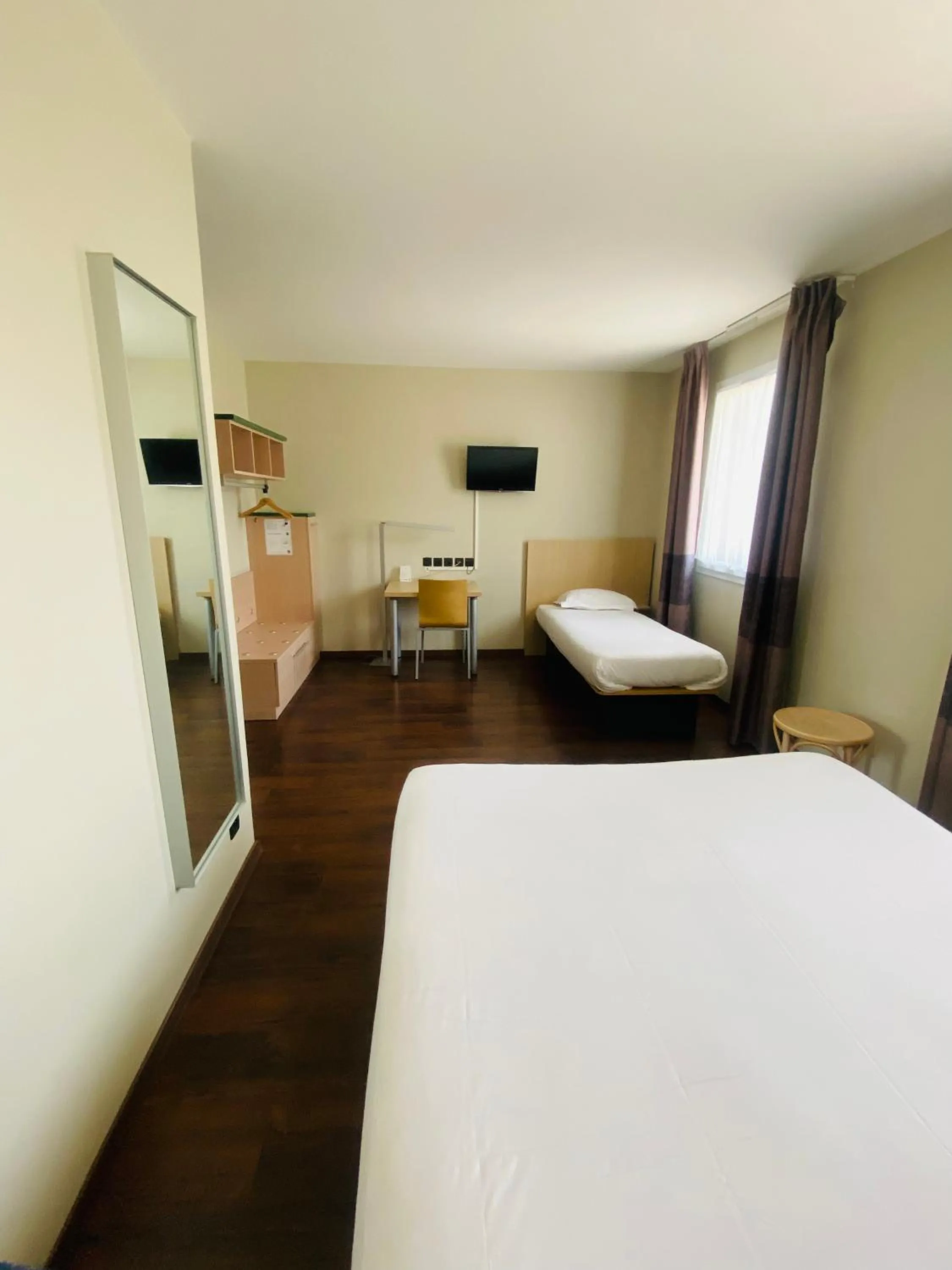 Bed in B&B HOTEL Aubagne Gémenos